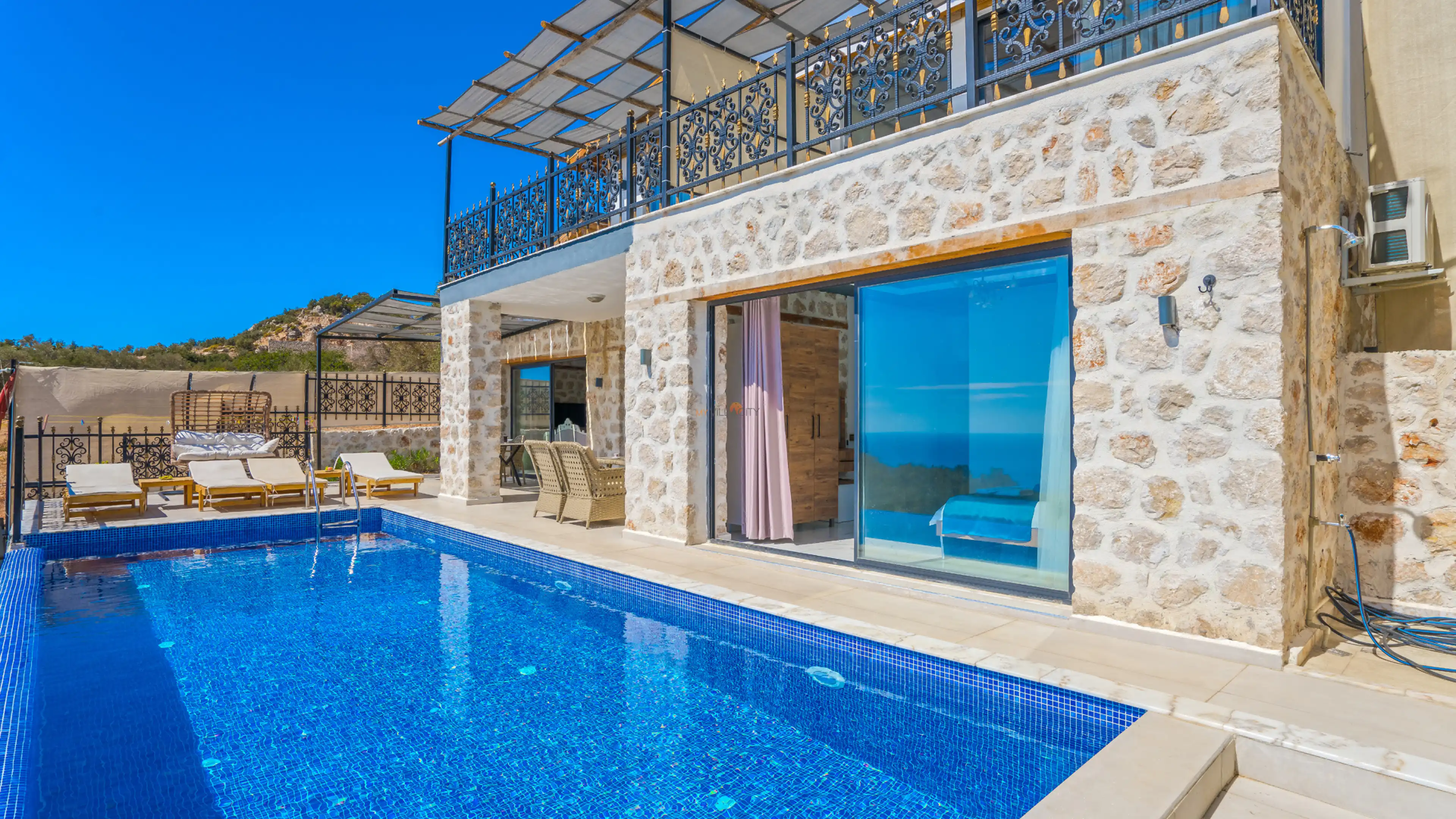 Ayda-Villa-18_820.jpg