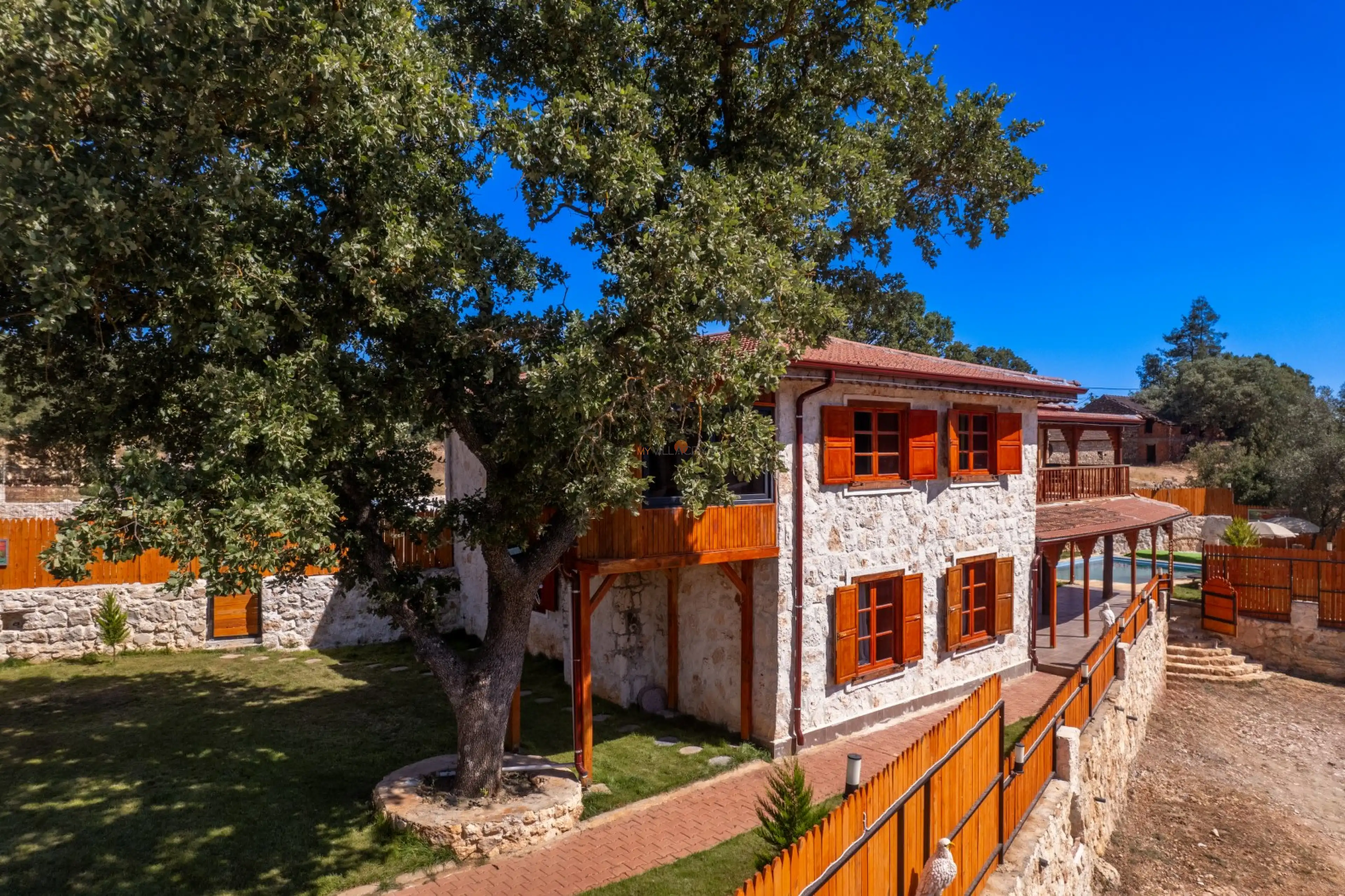 DJi_0036-Edit_1576x1050_204.jpg