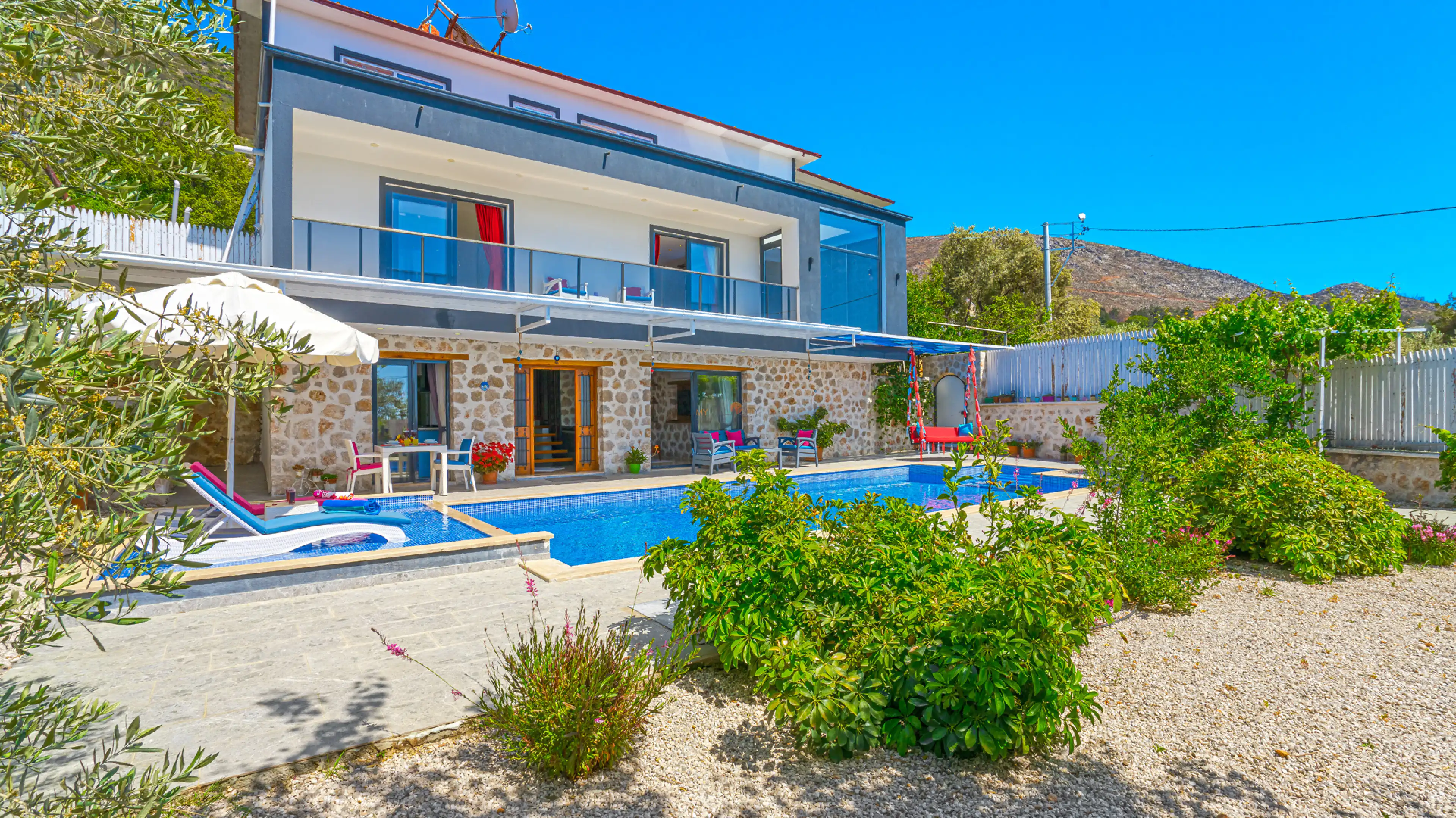 Emma-Villa-27_586.jpg