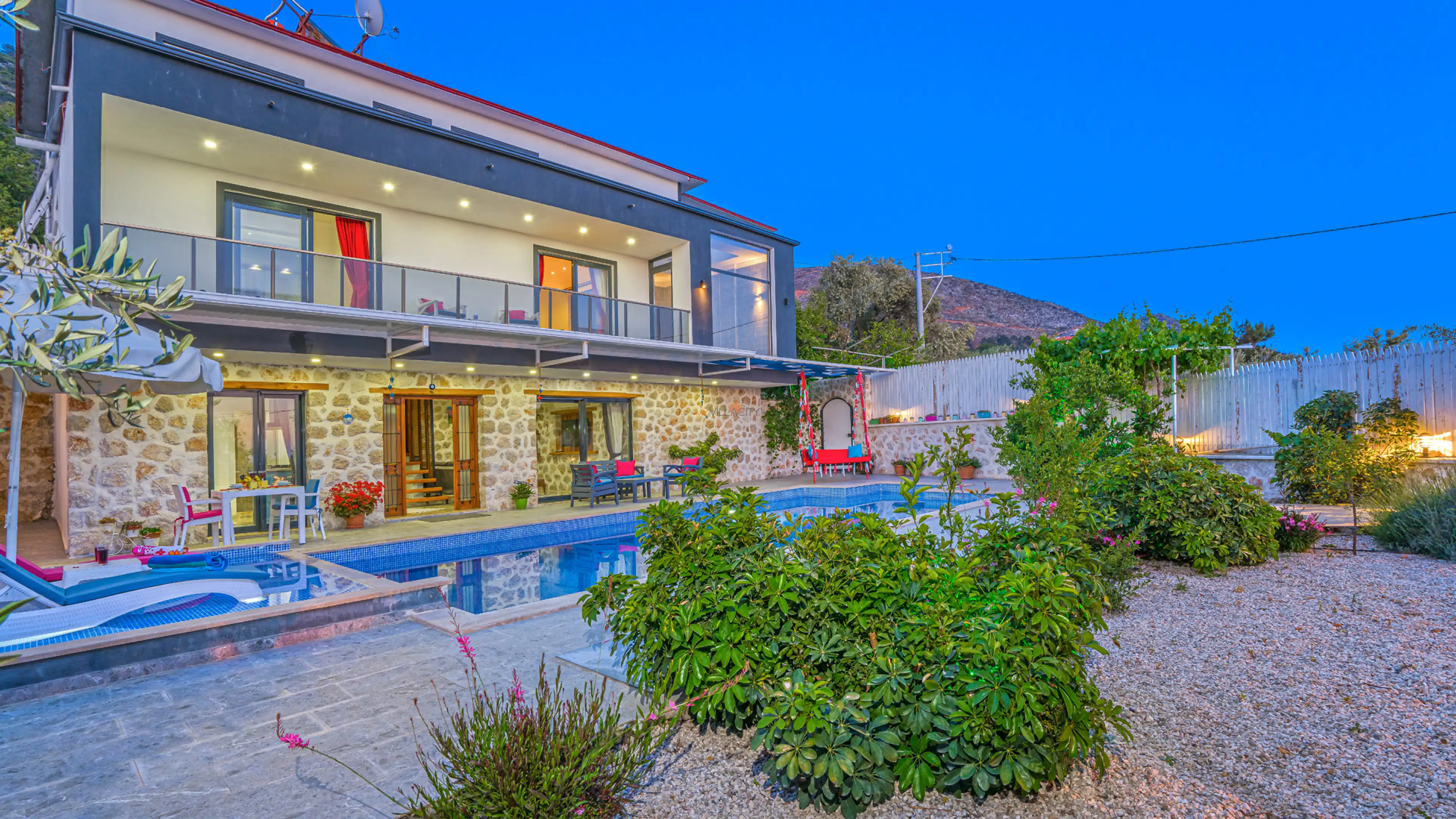 Emma-Villa-4_381.jpg