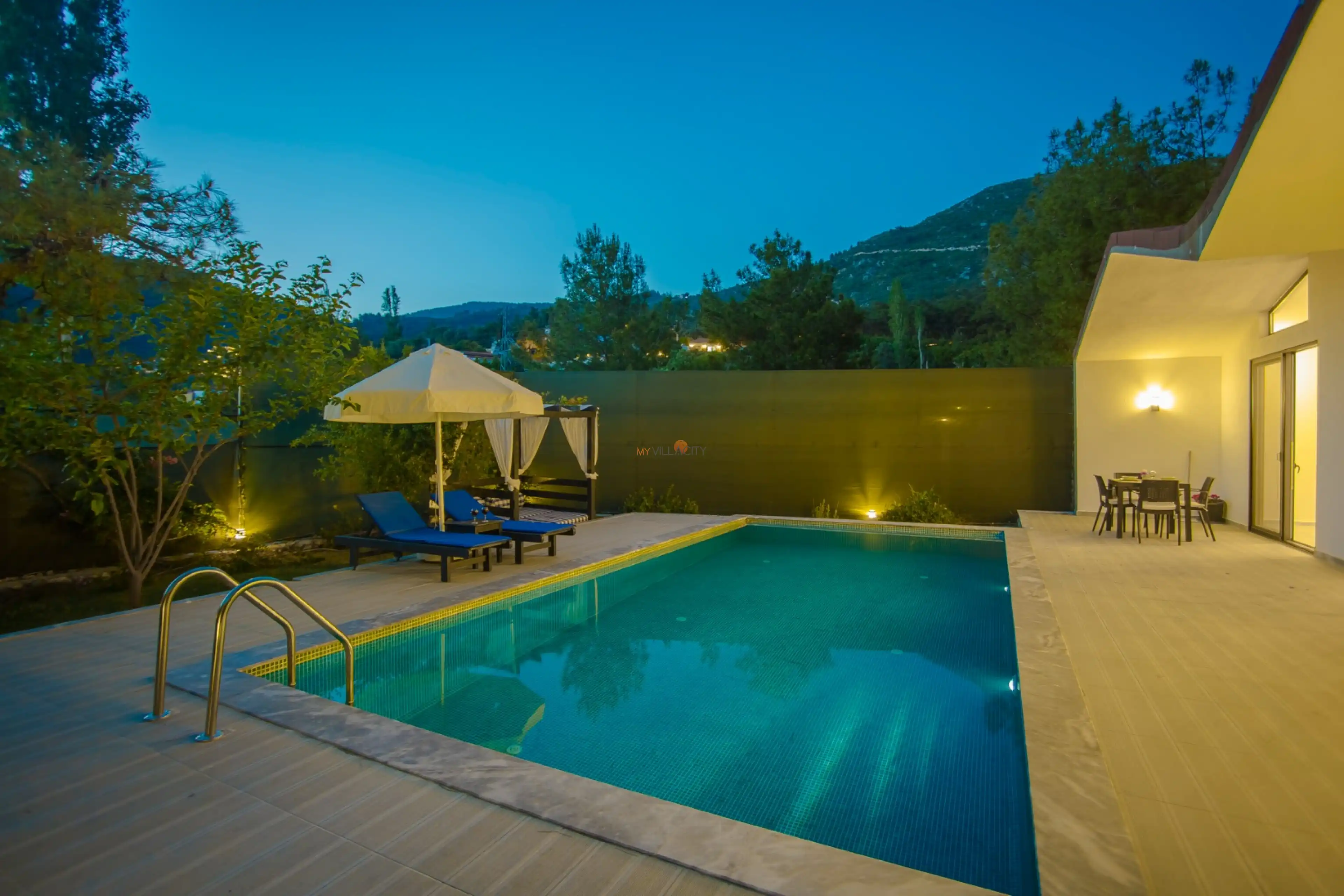 Sarp-Villa-Sunset-1_846.jpg
