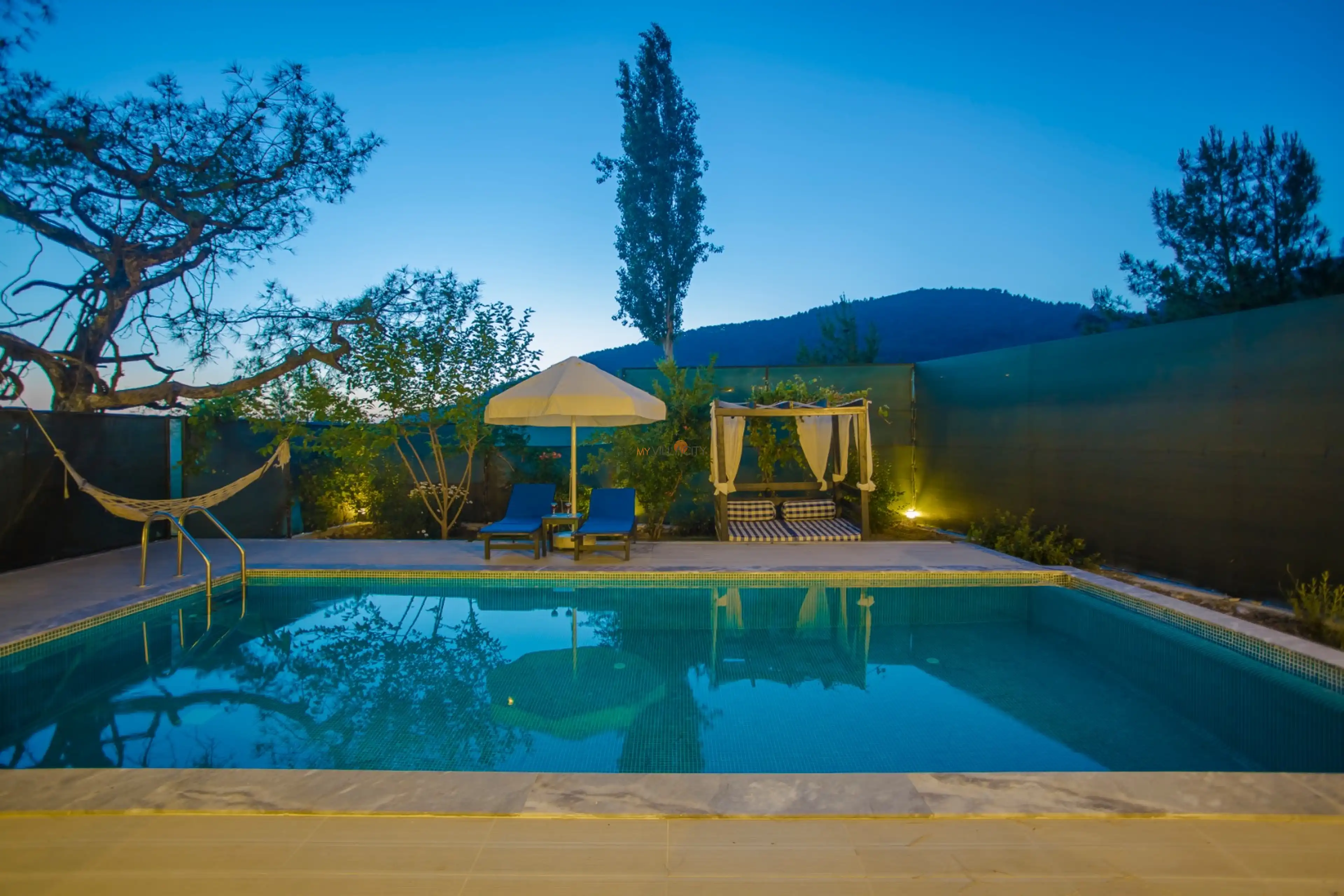Sarp-Villa-Sunset-3_245.jpg