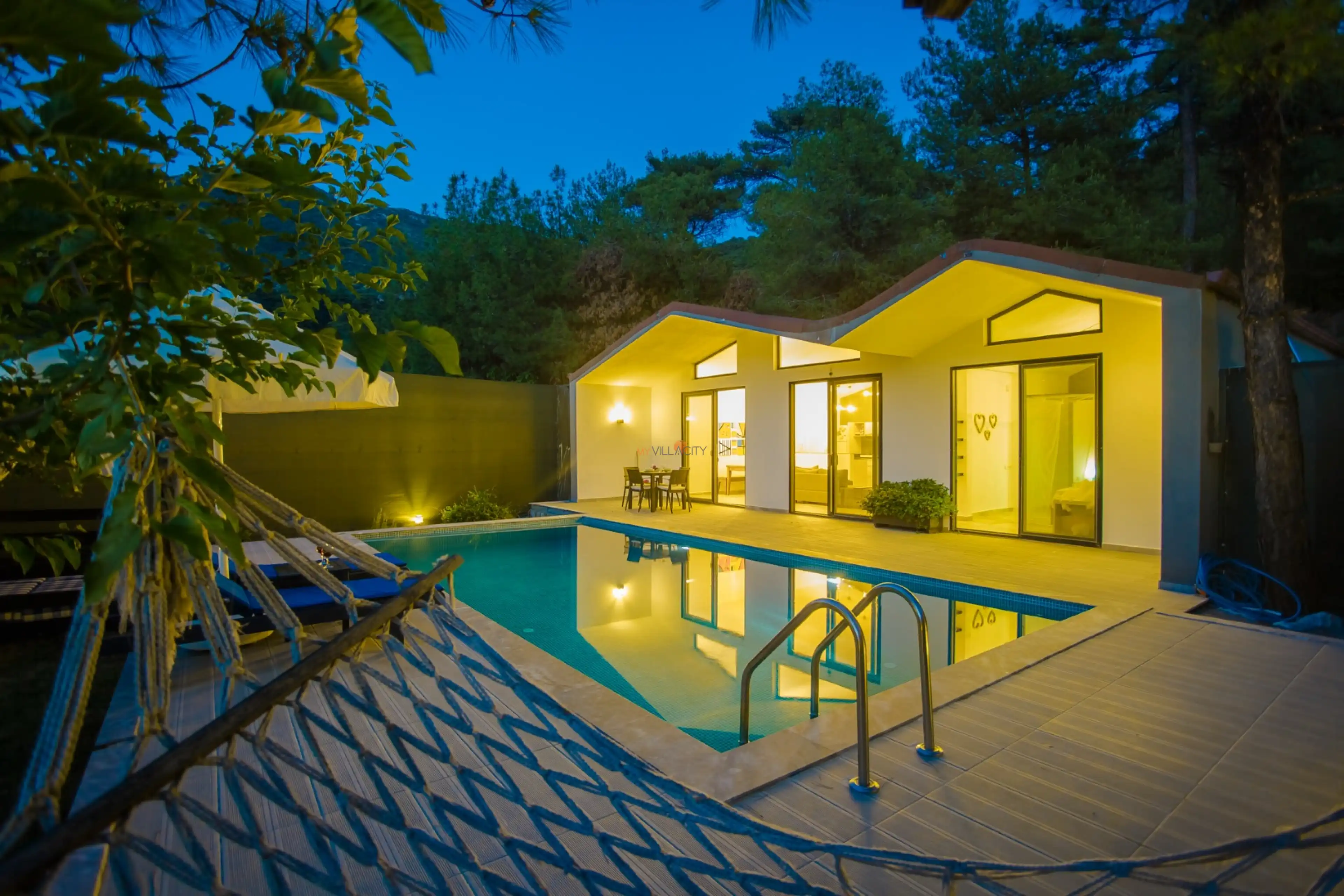 Sarp-Villa-Sunset-4_961.jpg