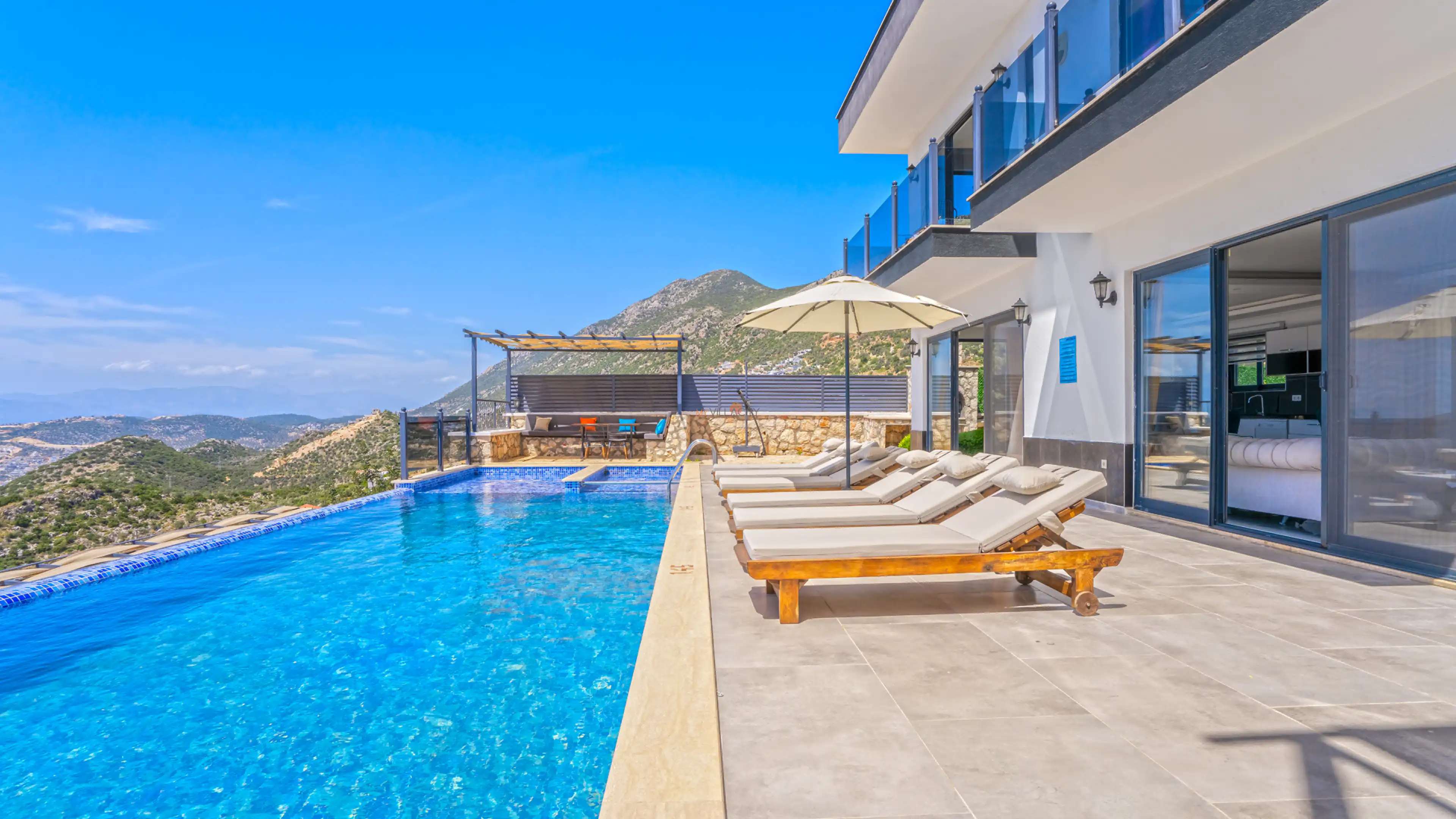 Villa-Gunes-1-73_880.jpg