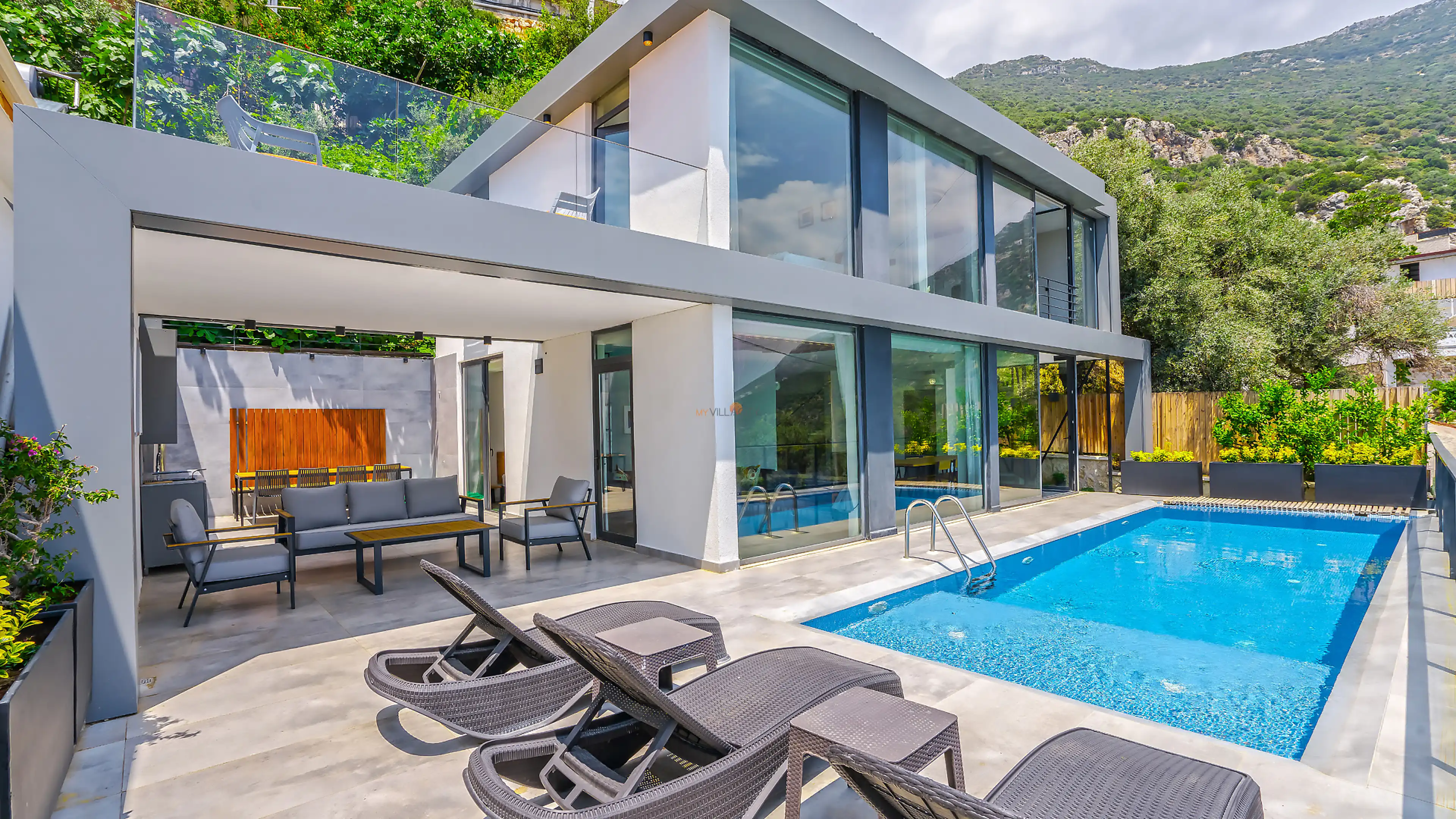 Villa-Loca-1_520.jpg