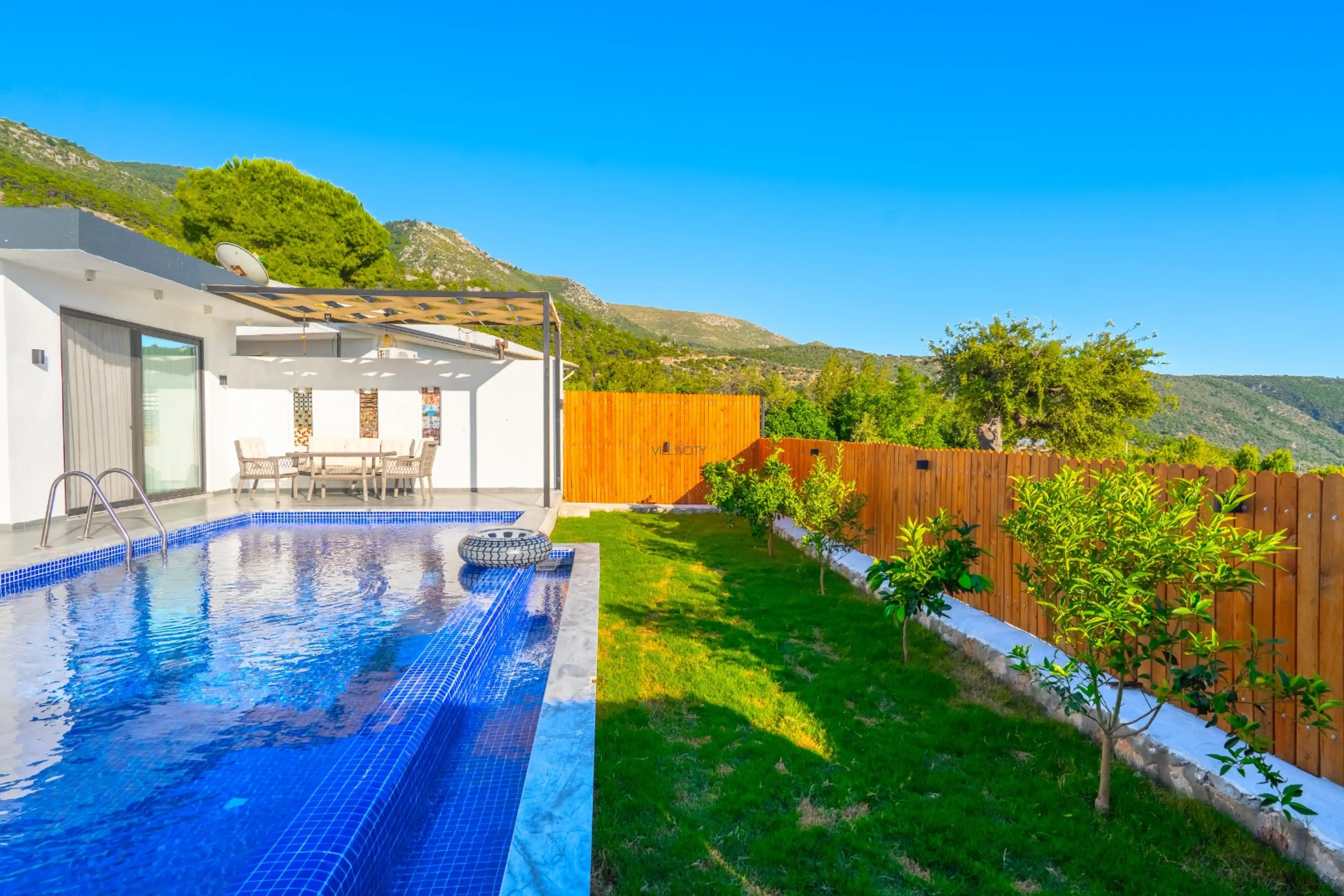 Villa_Meryemart_Bahce-3_904.jpg