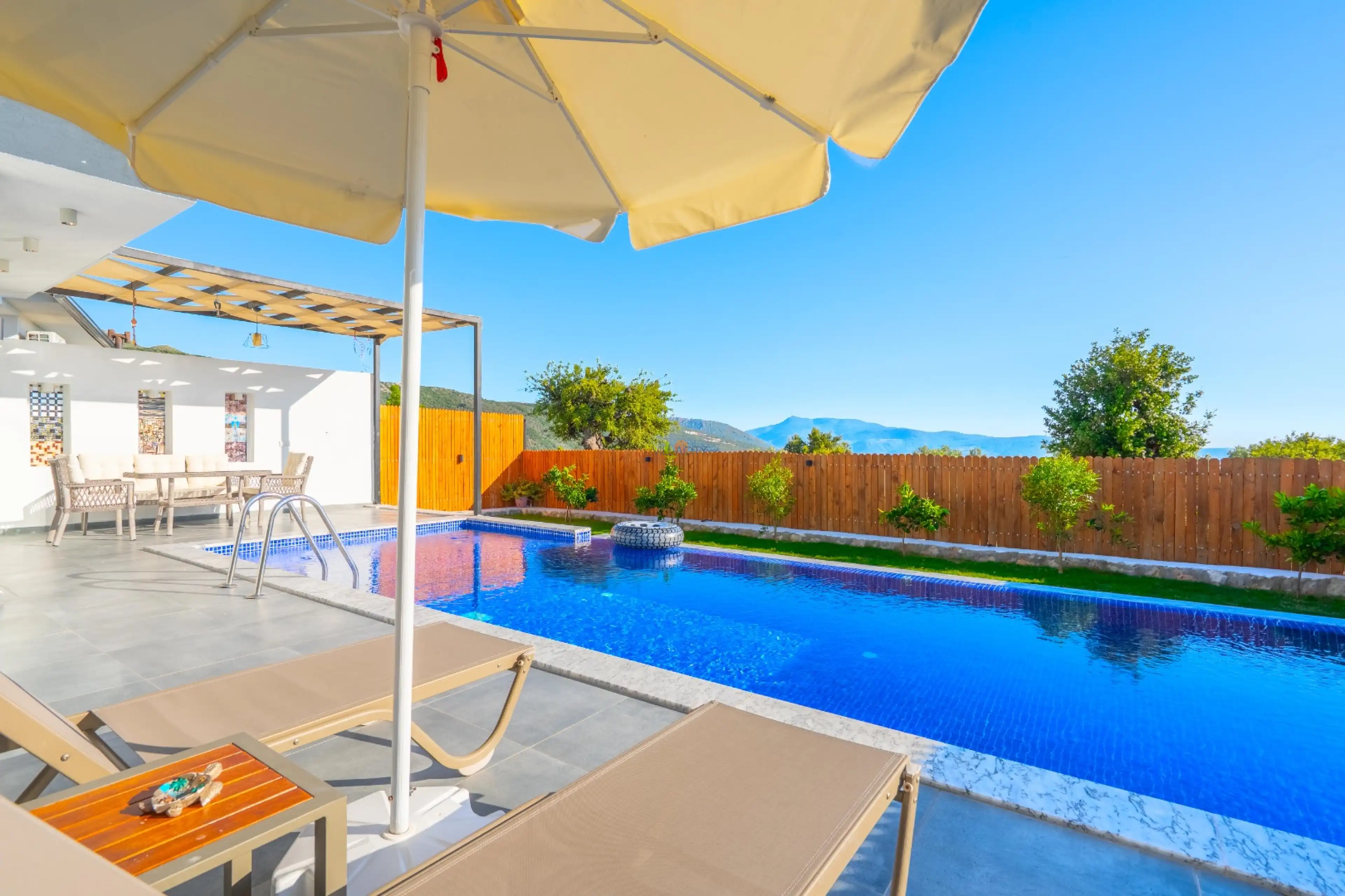 Villa_Meryemart_Bahce-7_891.jpg