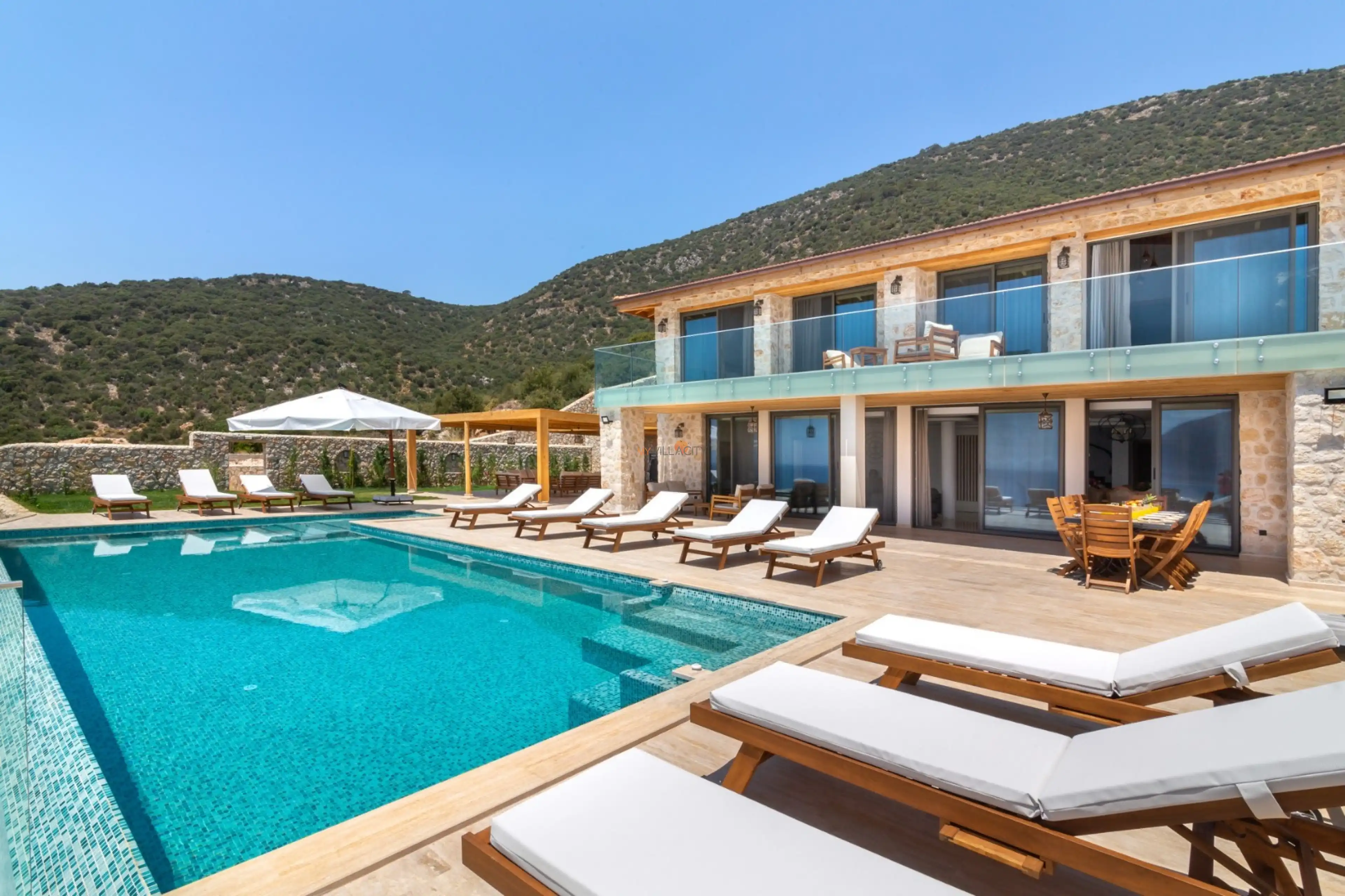 deniz-manzarali-kiralik-lux-villa-villa-truva-6-kiralikvillanibul-1_793_700.jpg