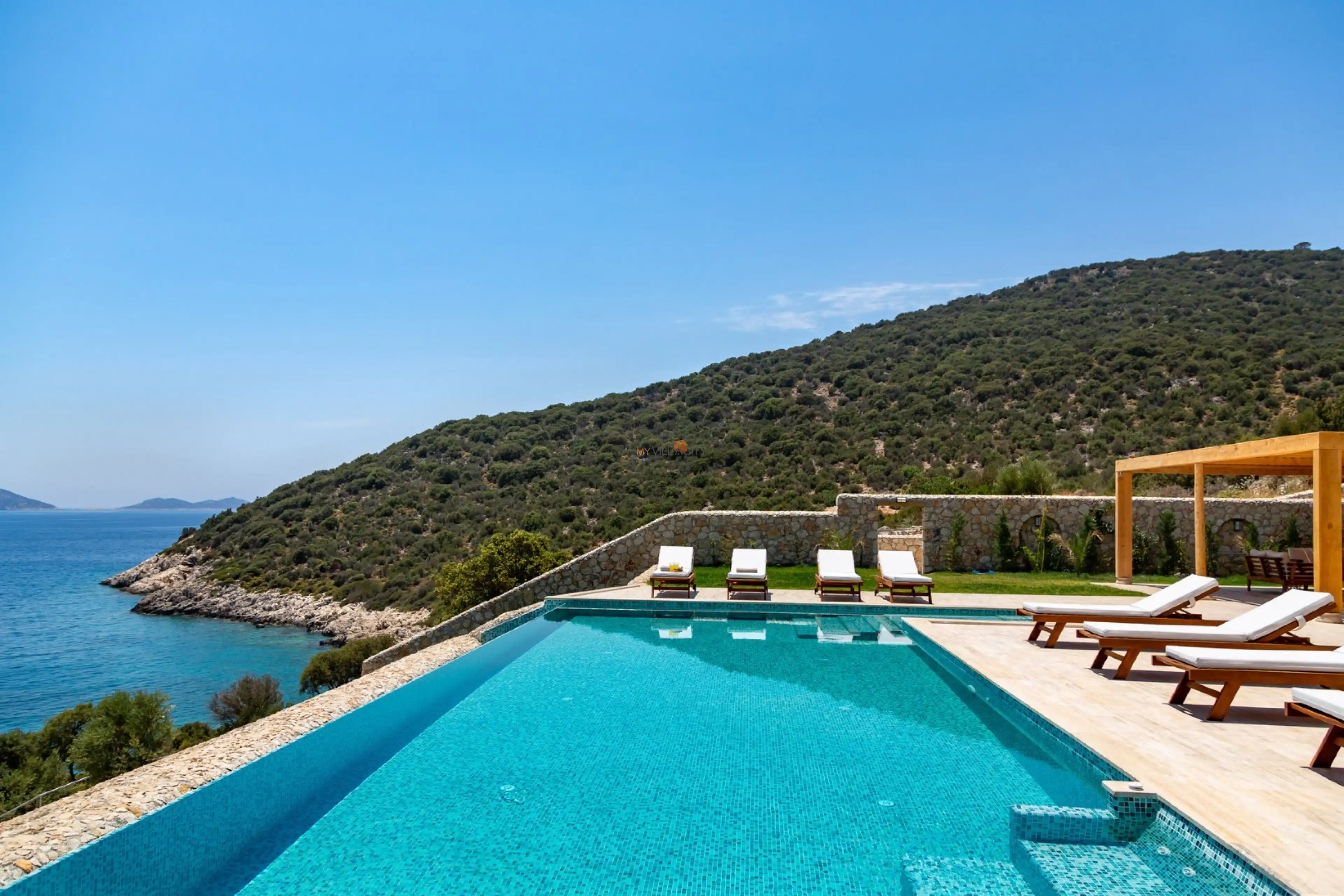 deniz-manzarali-kiralik-lux-villa-villa-truva-6-kiralikvillanibul-6_133_803.jpg