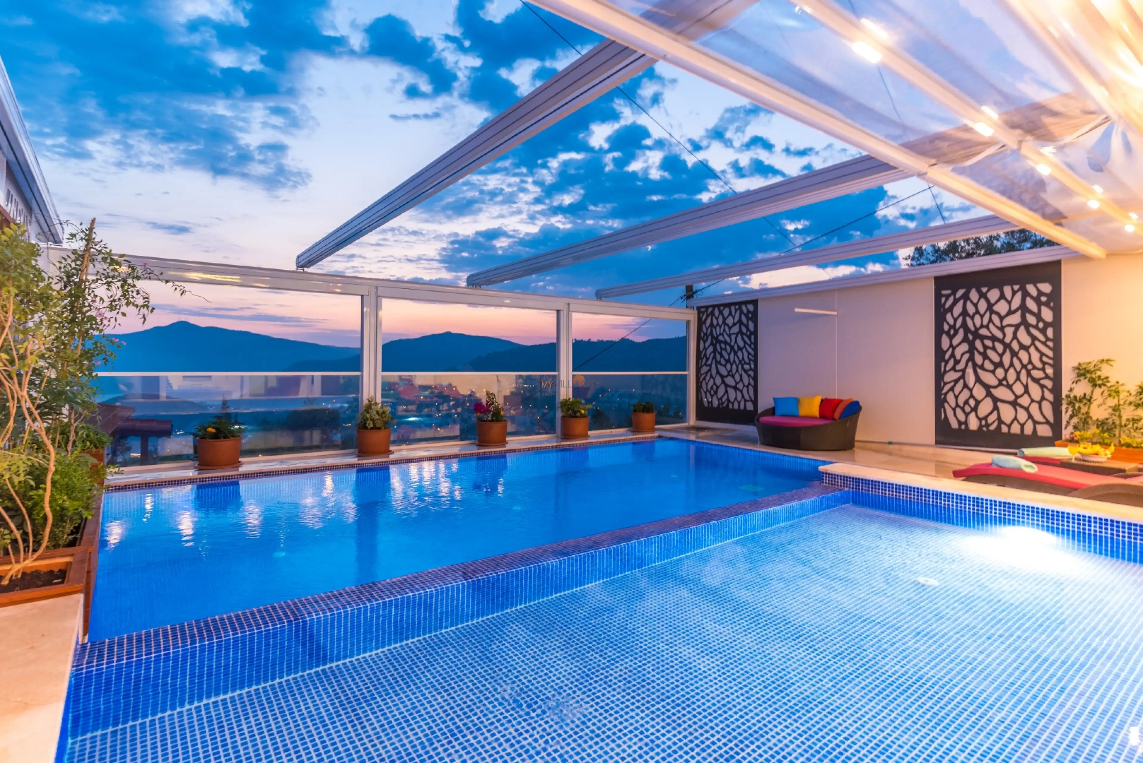 deniz_manzarali_jakuzili_luks_villa01_707.JPG