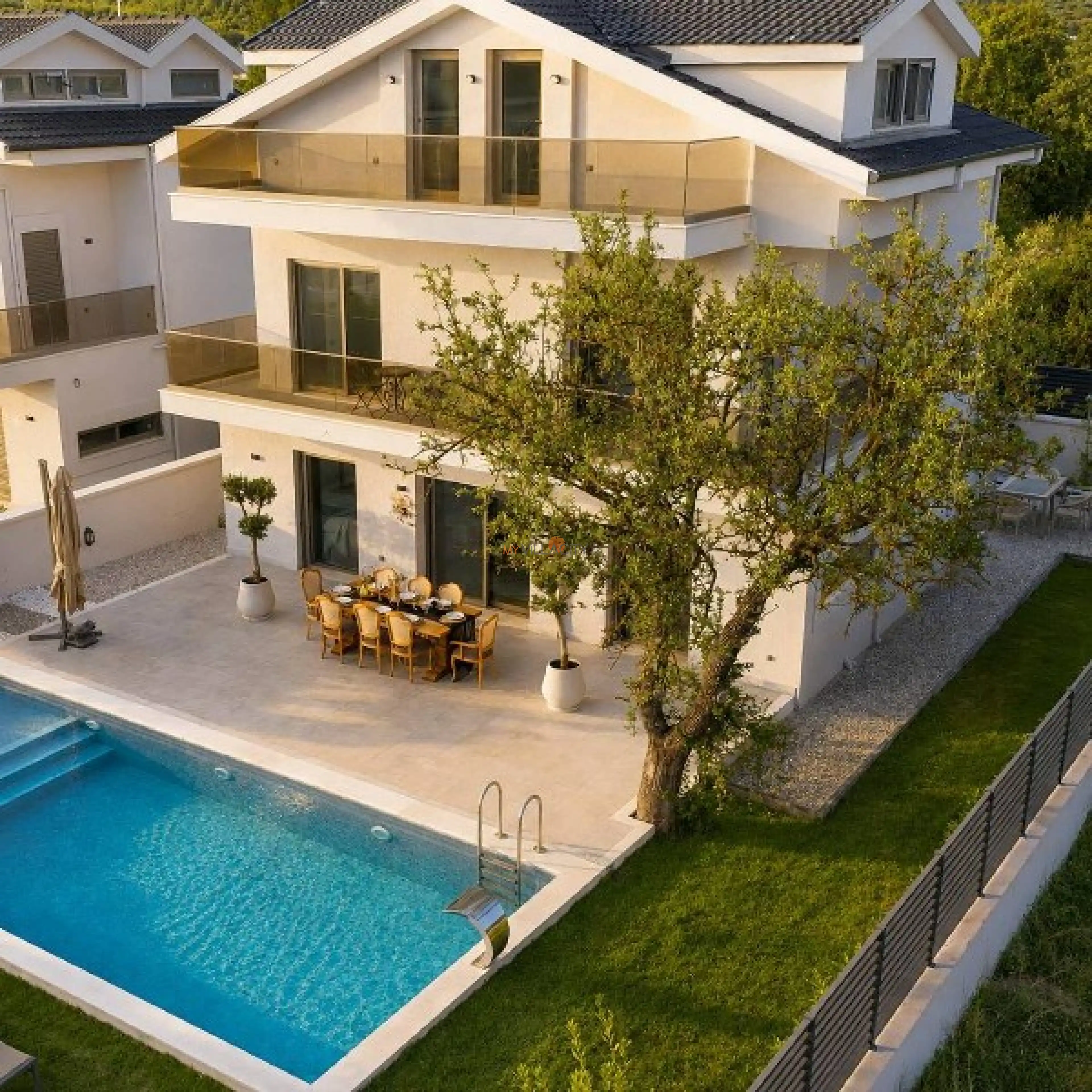 fethiye-oludenizde-yemyesil-dogada-ozel-havuzlu-3-1-villa-1202818_600x600_592.jpeg