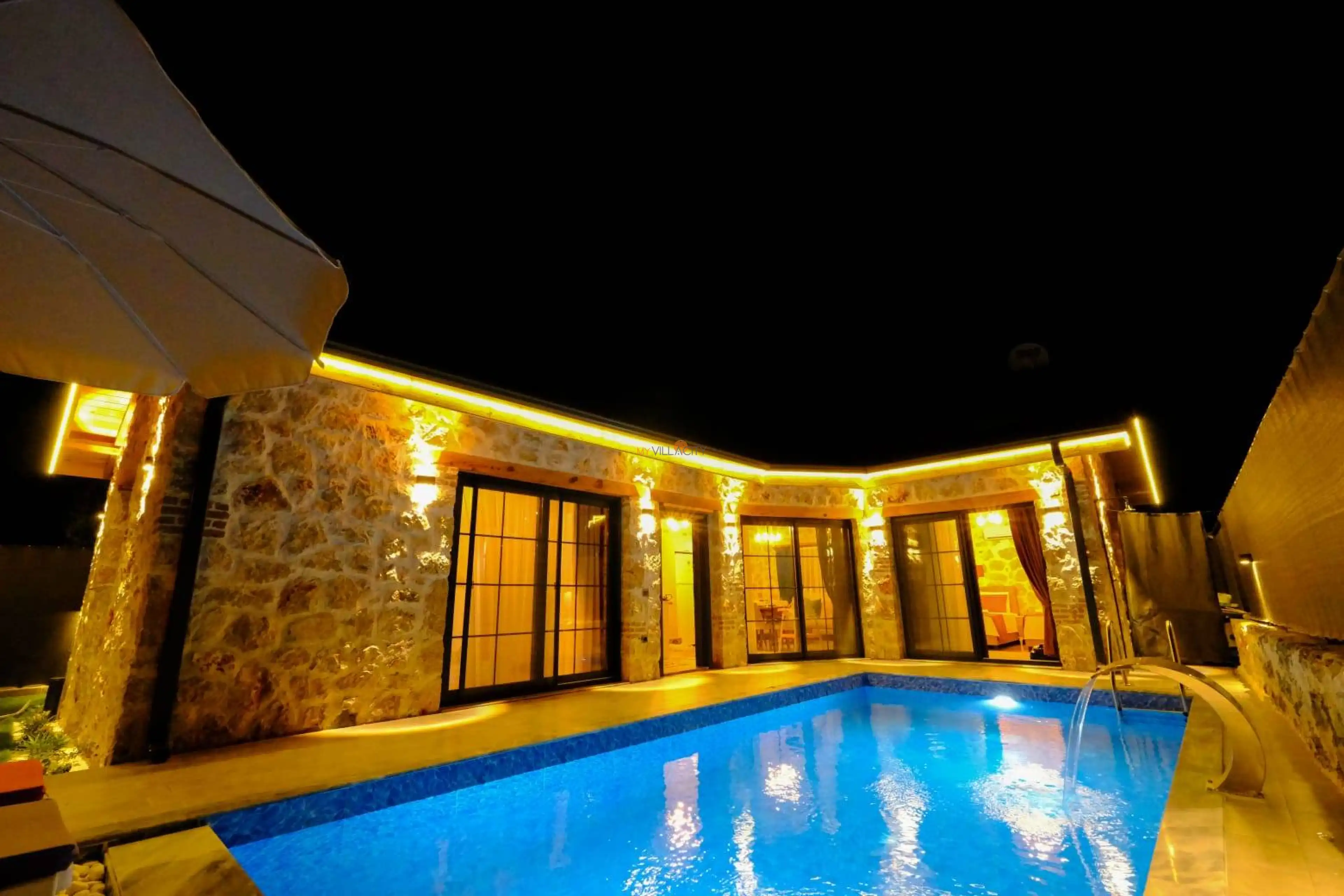 fethiyede-sakin-konumda-ozel-havuzlu-otantik-mimarili-villa-1044785_652.jpeg