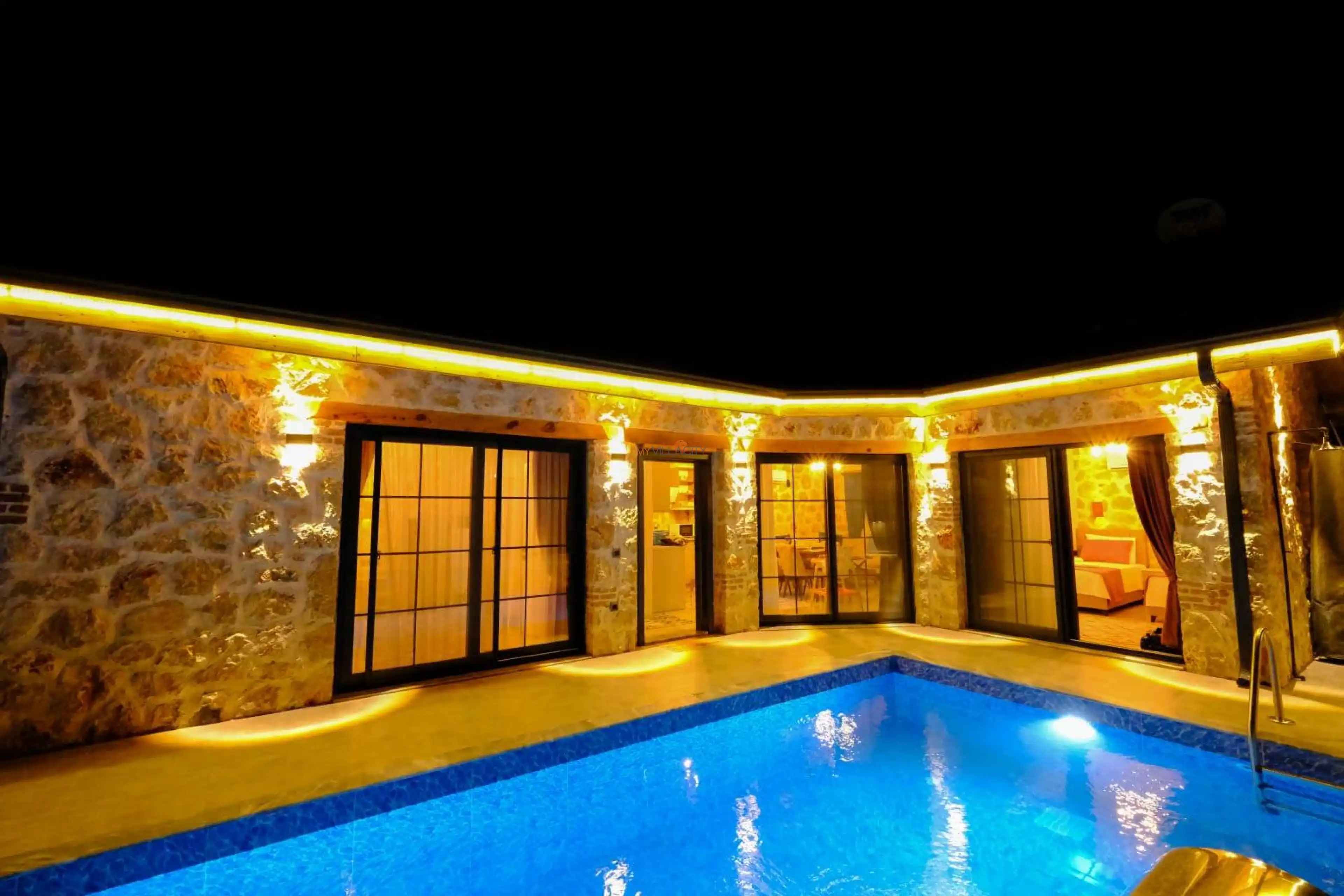 fethiyede-sakin-konumda-ozel-havuzlu-otantik-mimarili-villa-1044794_608.jpeg
