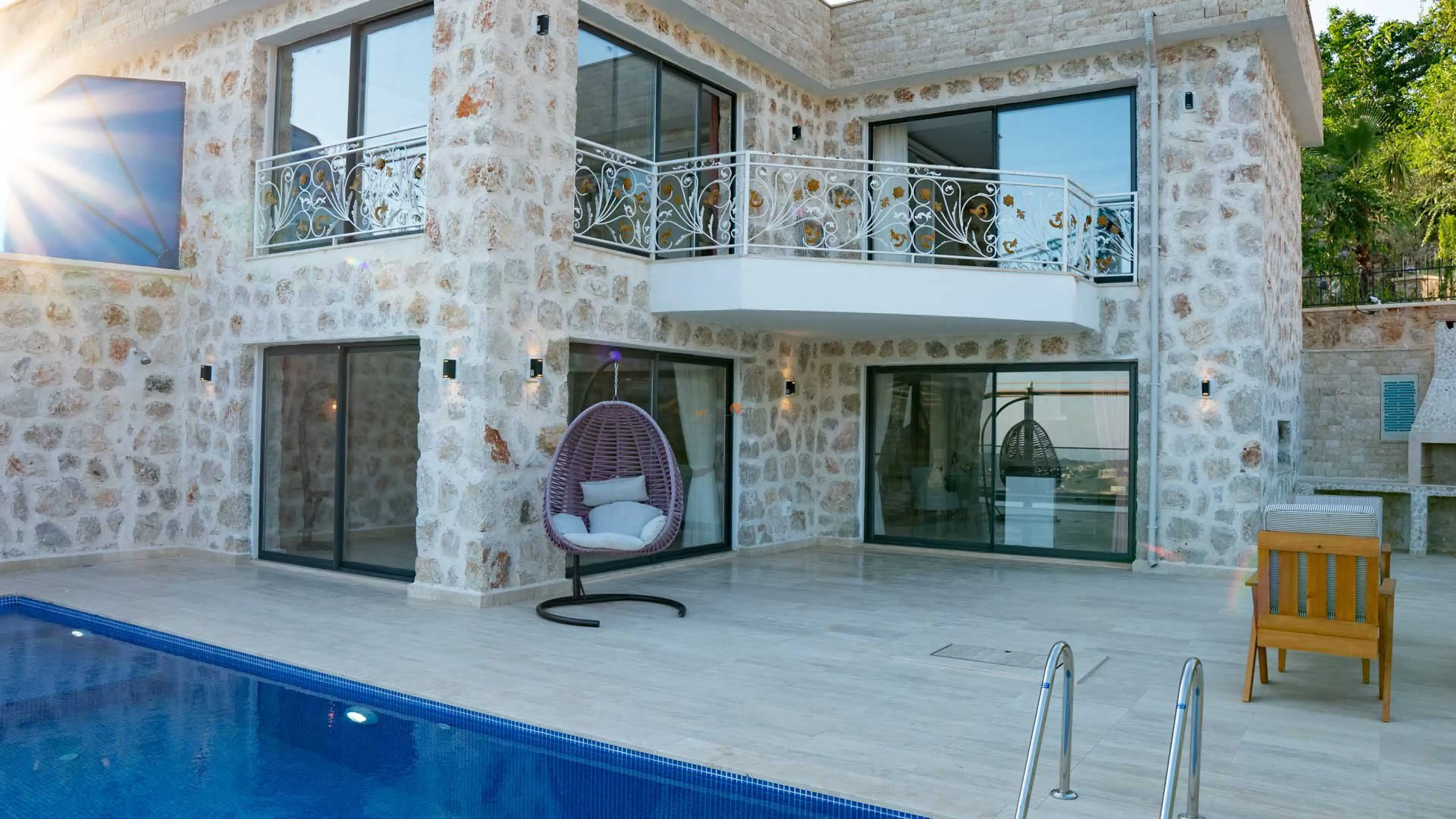 havuzu-korunakli-villa-narin-2-villa-gezegeni-41_433_633.jpg