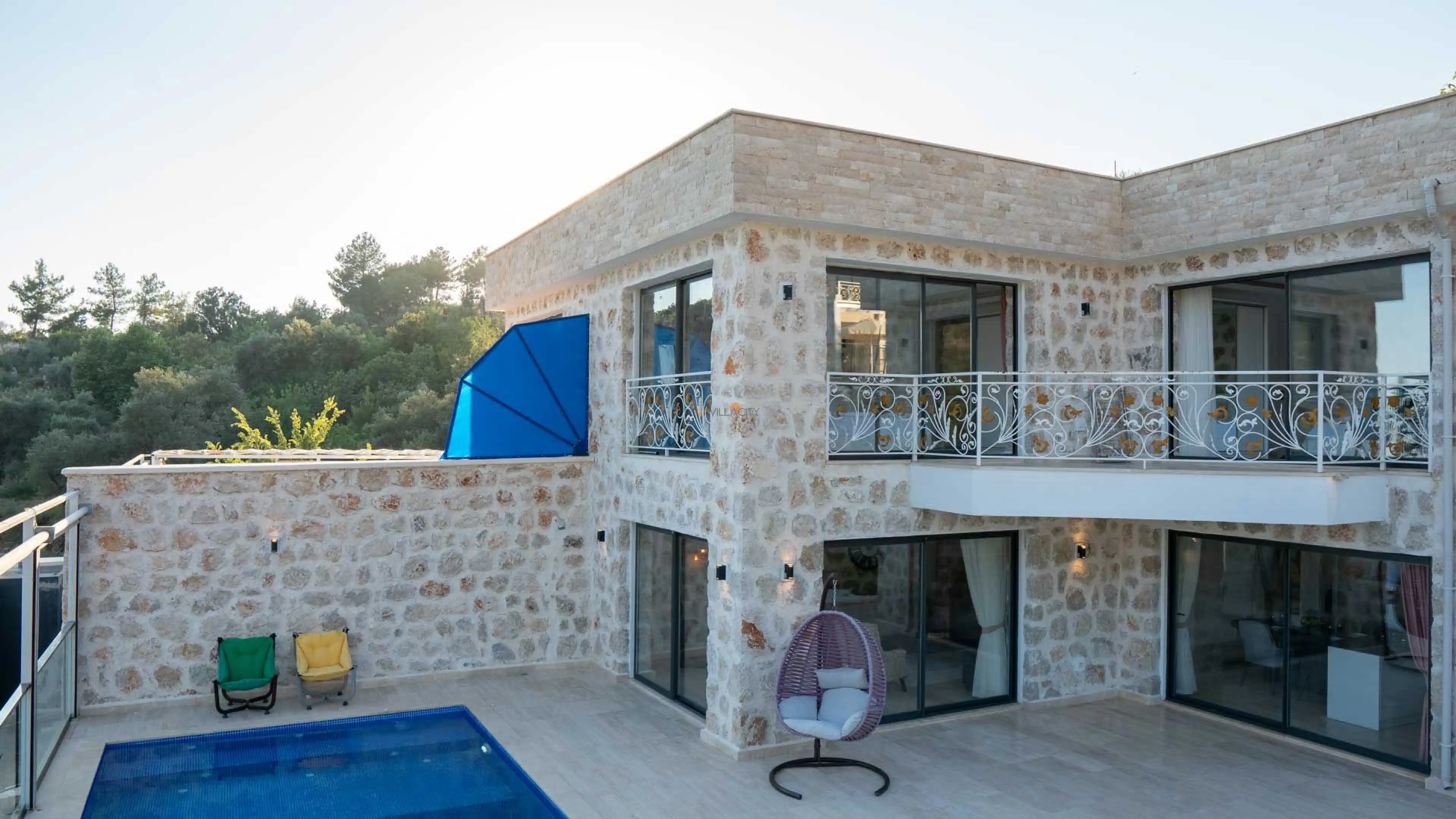 havuzu-korunakli-villa-narin-2-villa-gezegeni-42_626_508.jpg