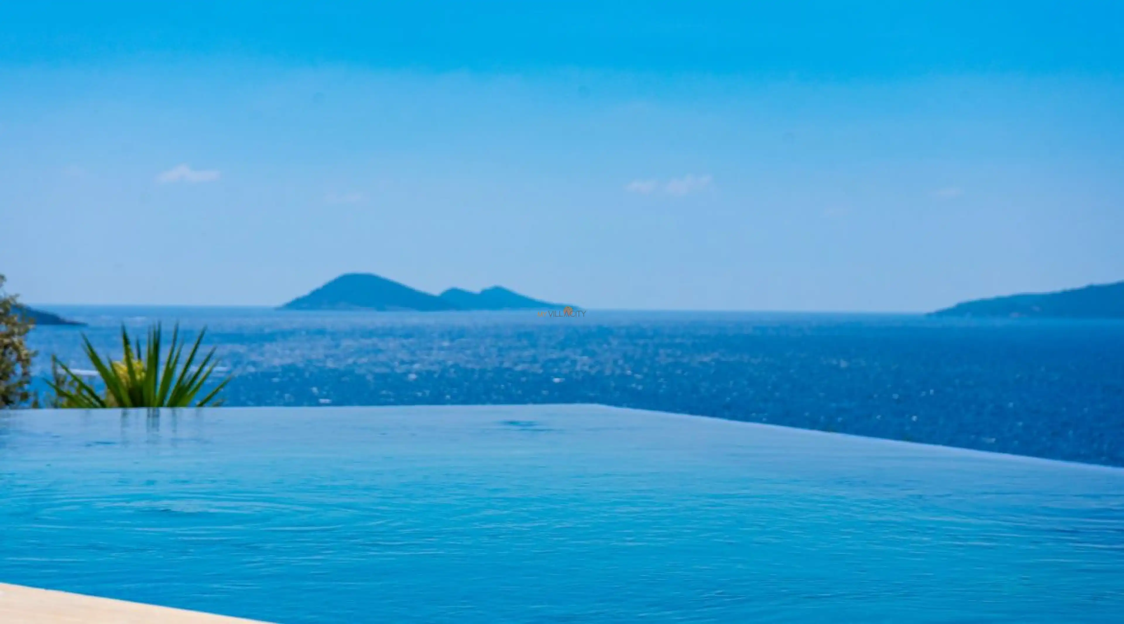 mavi-deniz-inifnity-edge-swimming-pool-and-goregous-sea-views-1170x650_47.jpg