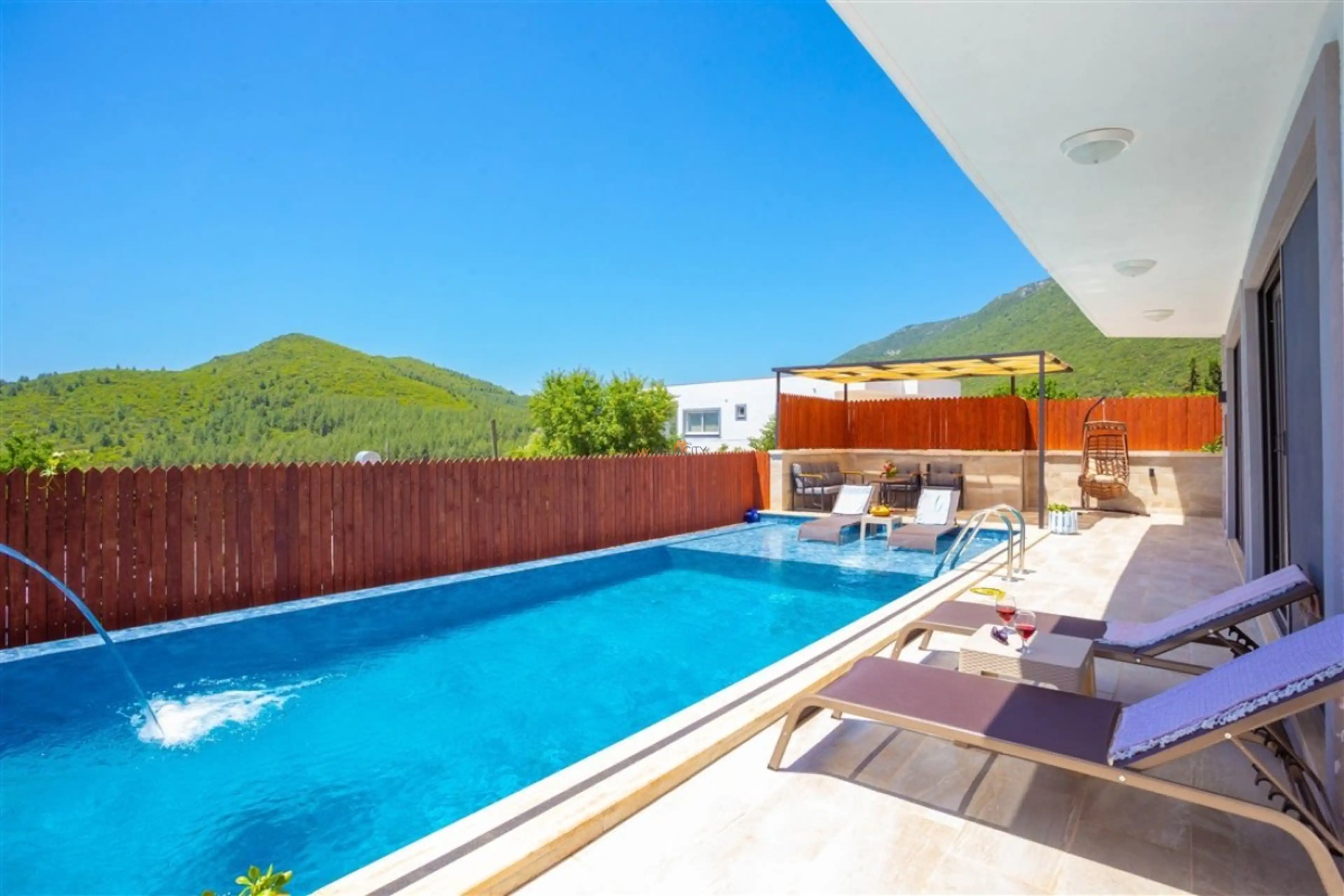 villa-celik-103759260-b_734.jpg