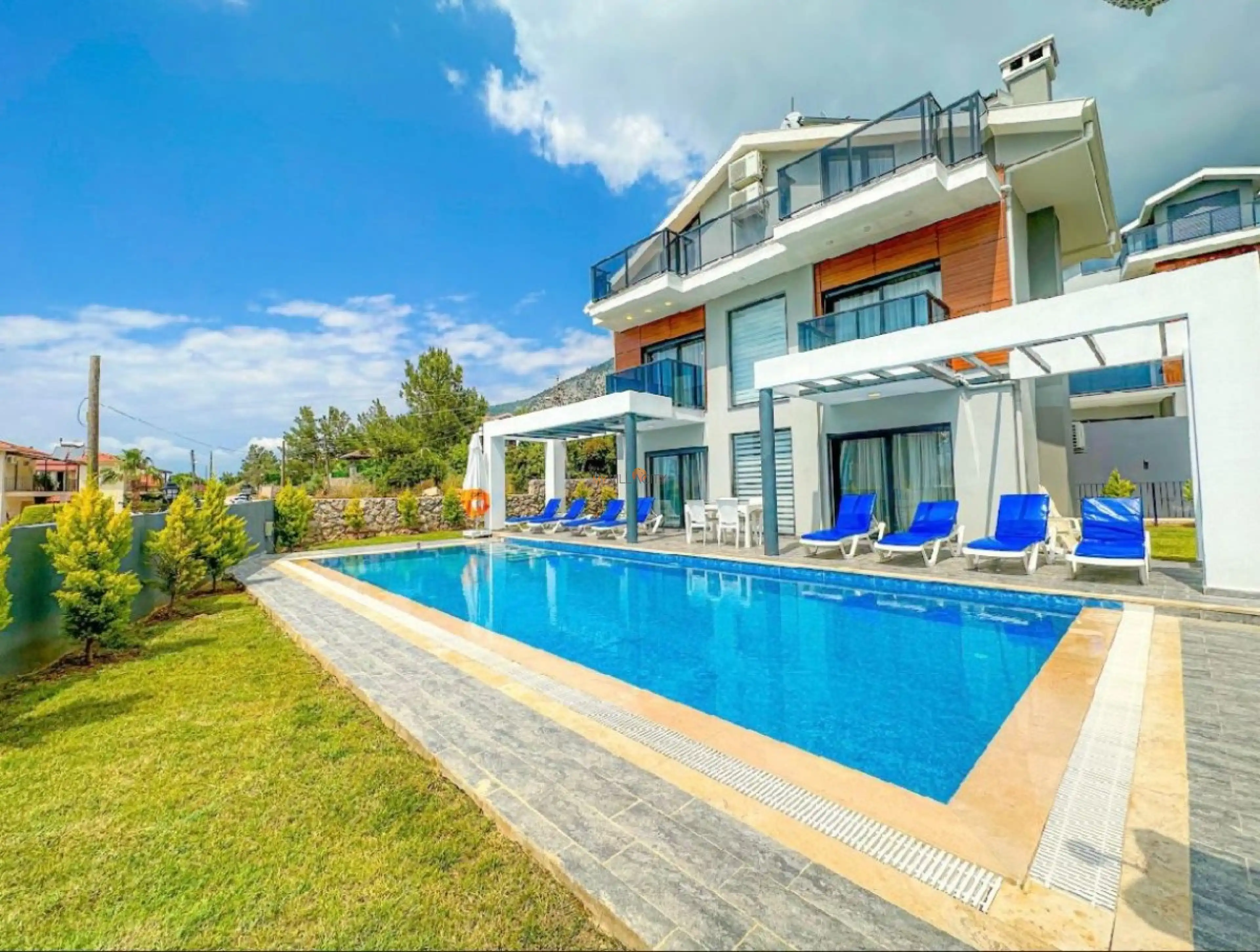 villa-lazuli-241077089-b_590.jpeg