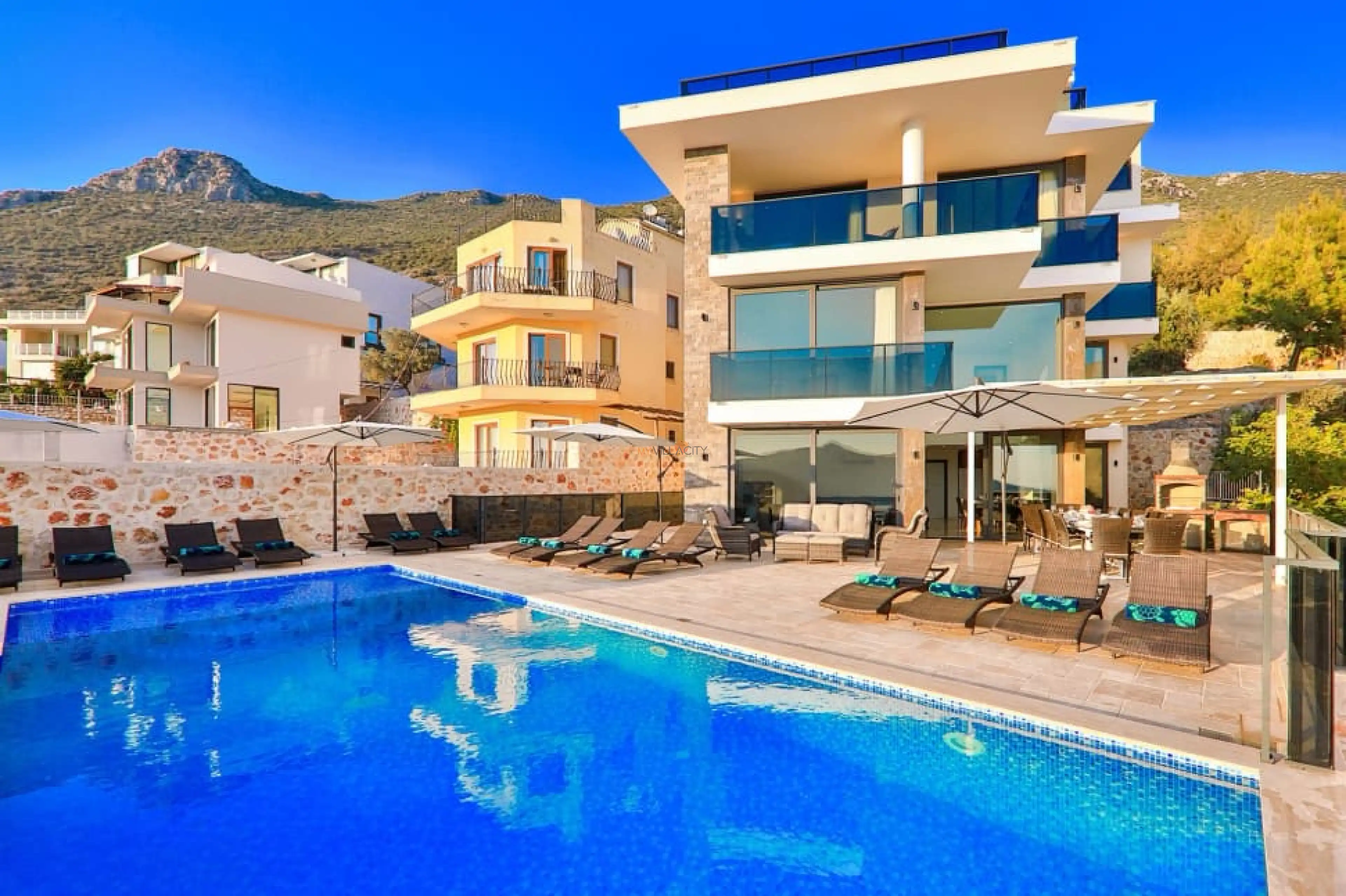 villa-luxury-38-3_300.jpeg