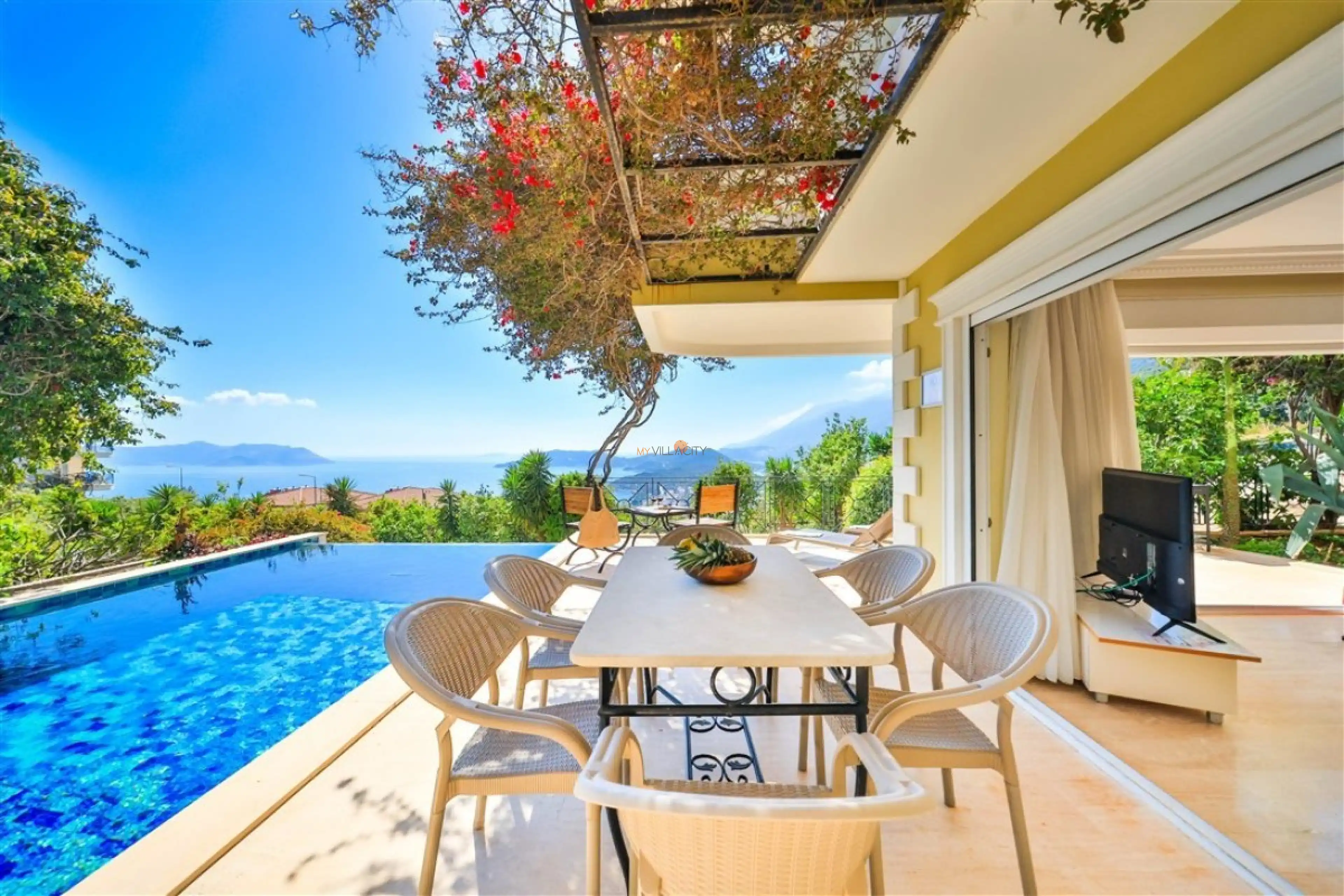 villa-noyan-122433877-b_924.jpg