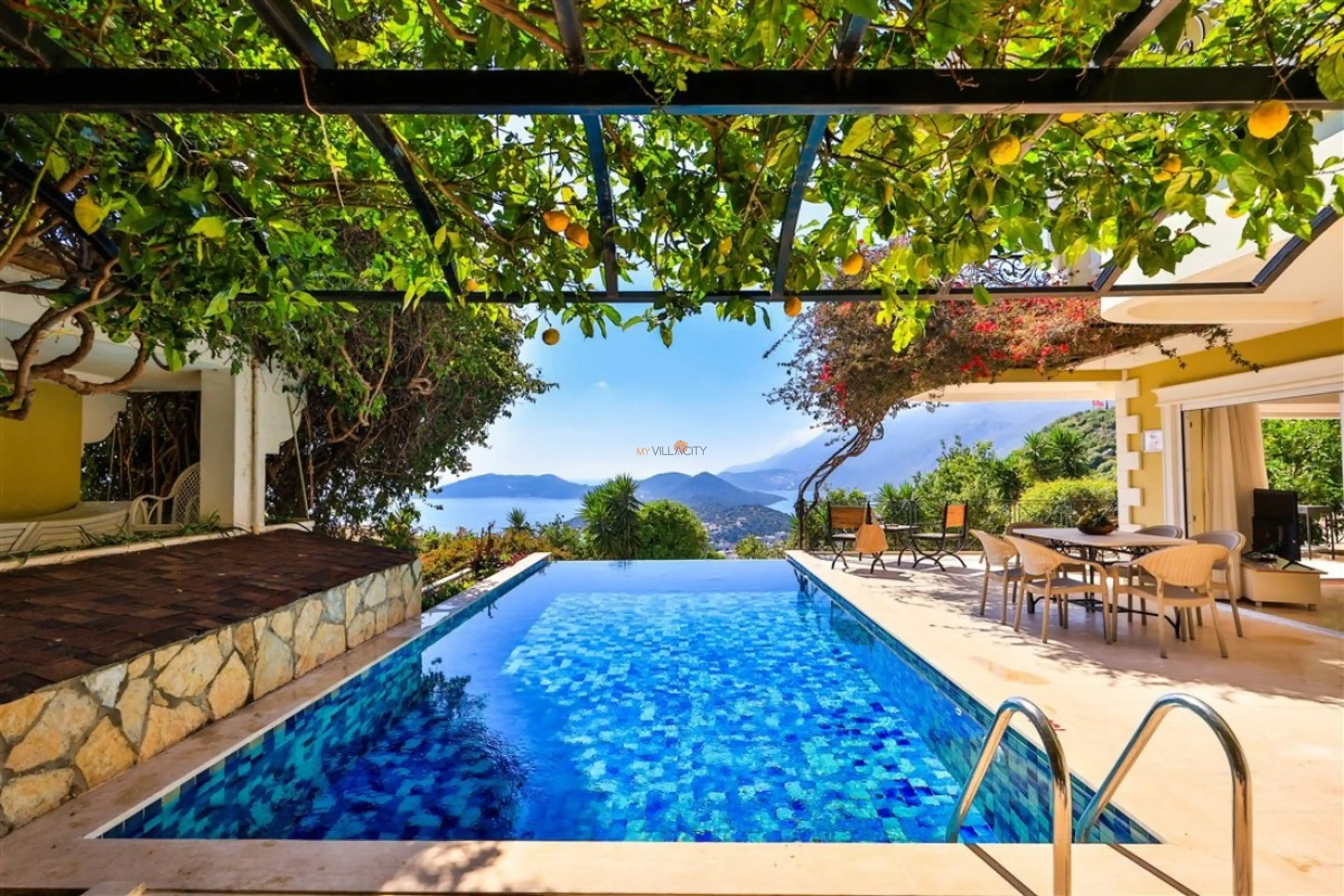 villa-noyan-174347899-b_924.jpg