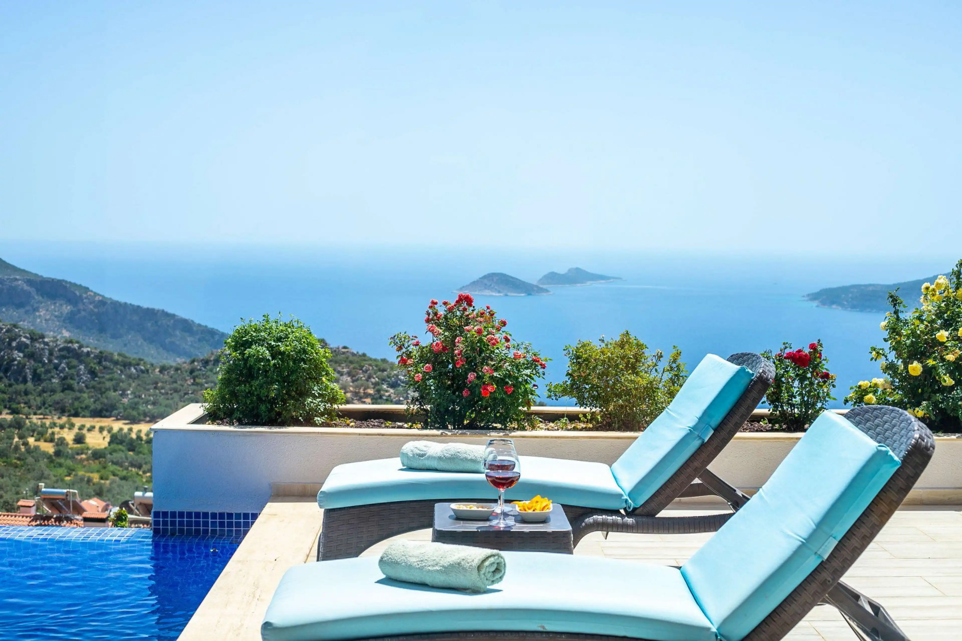 villa-nuka-kalkan-deniz-manzarali-kiralik-luks-villa-myvillacity-11_944_557_753.jpg