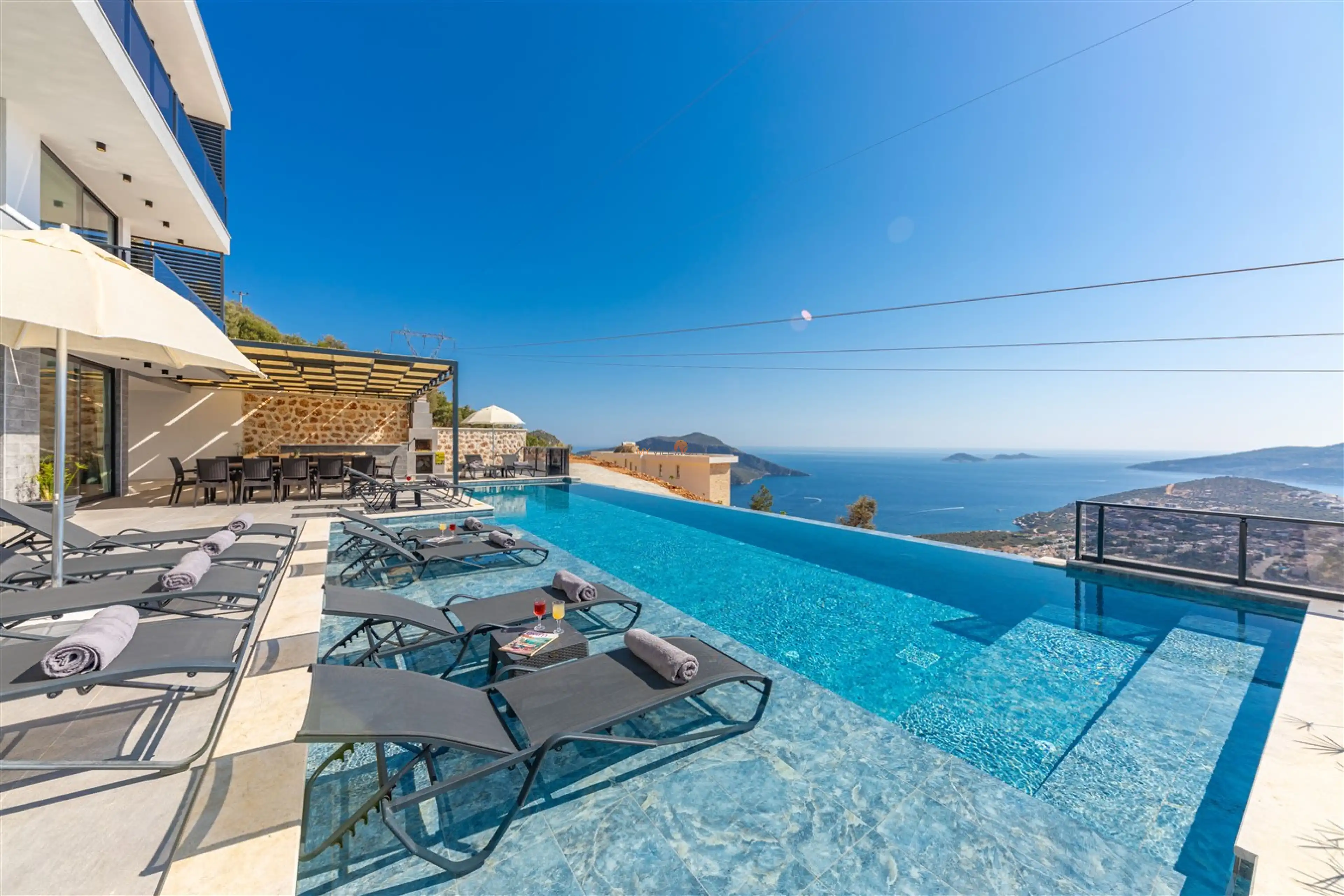 villa-royal-falcon-kalkan-tigervillas-villagezegeni-88_517_992.jpg