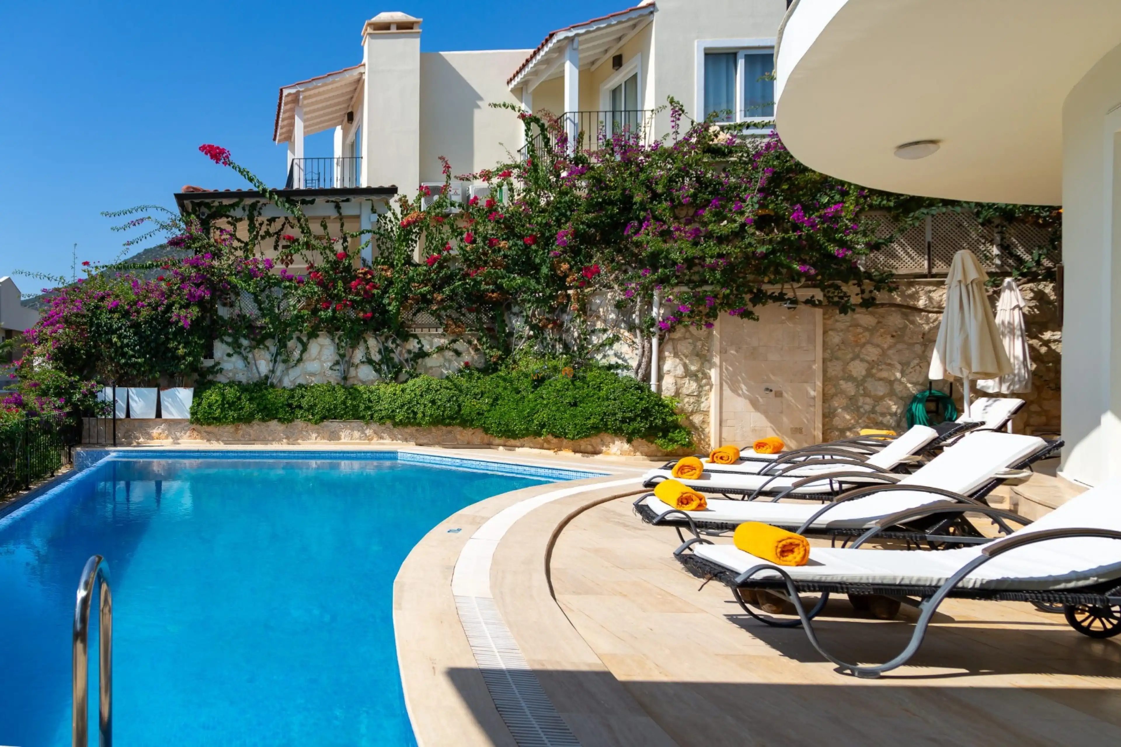 villa_retreat-13-scaled_592.jpg