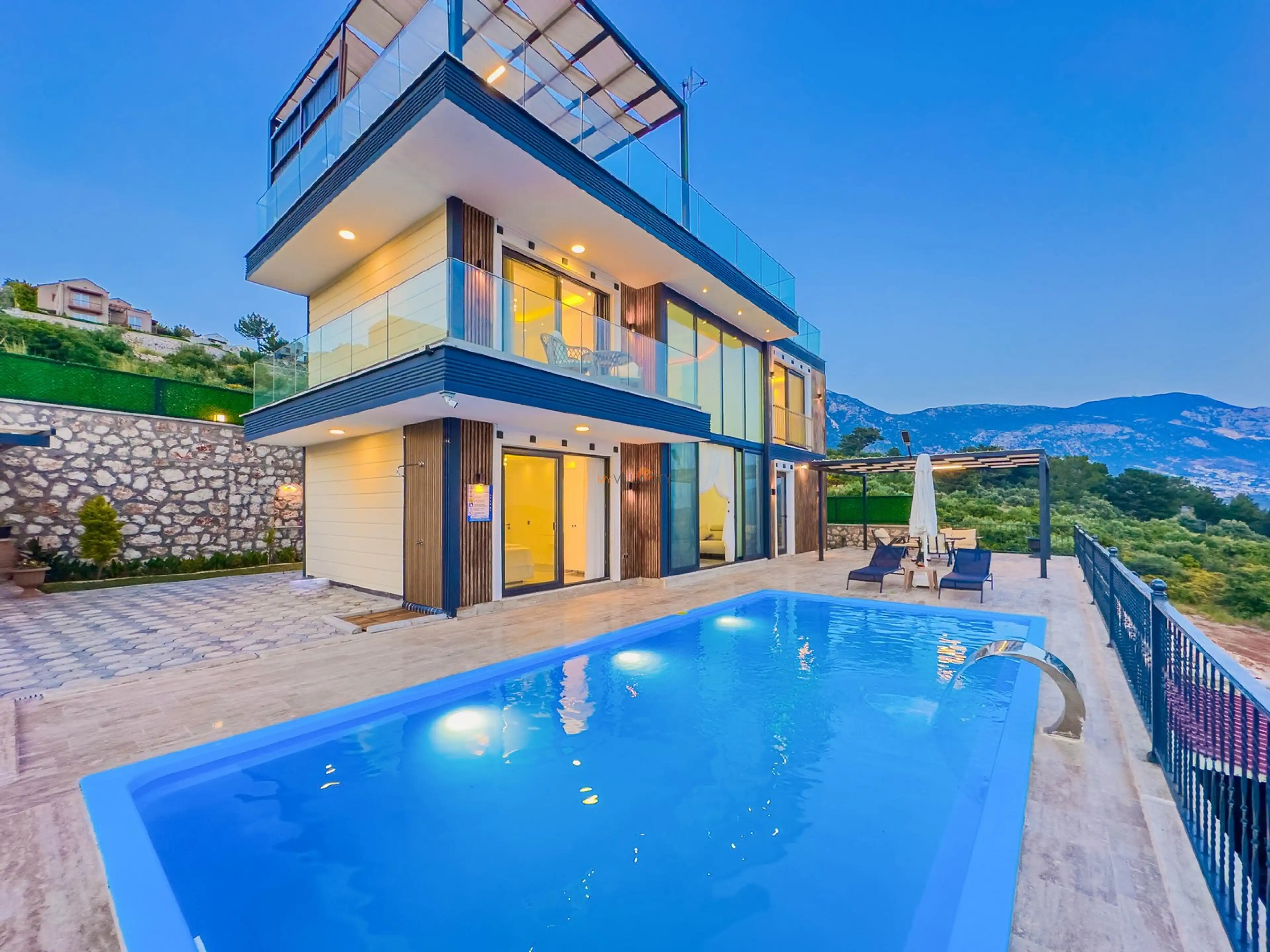 villabi-com_-_villa_modosli_-_deniz_manzaralY_villa_-_luksa_villa_-_jakuzili_villa_6_689.jpg