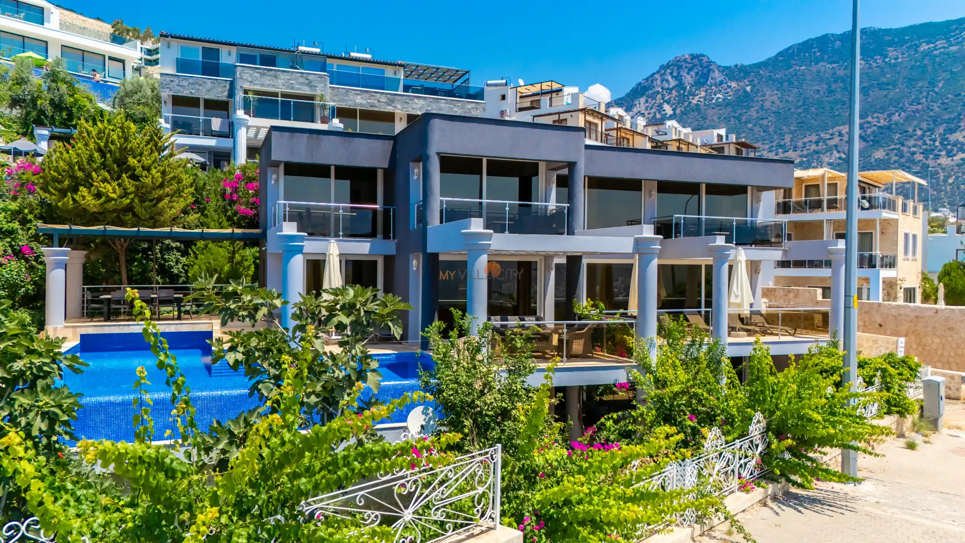 Villa Ada 1 - Deniz Manzaralı 4 Yatak Odalı Lüks Villa