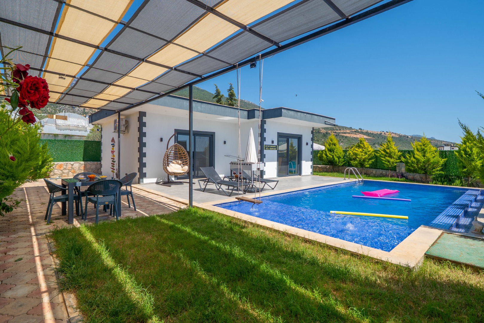 Villa Iron: Kalkan'da Lüks Balayı Tatil Villası
