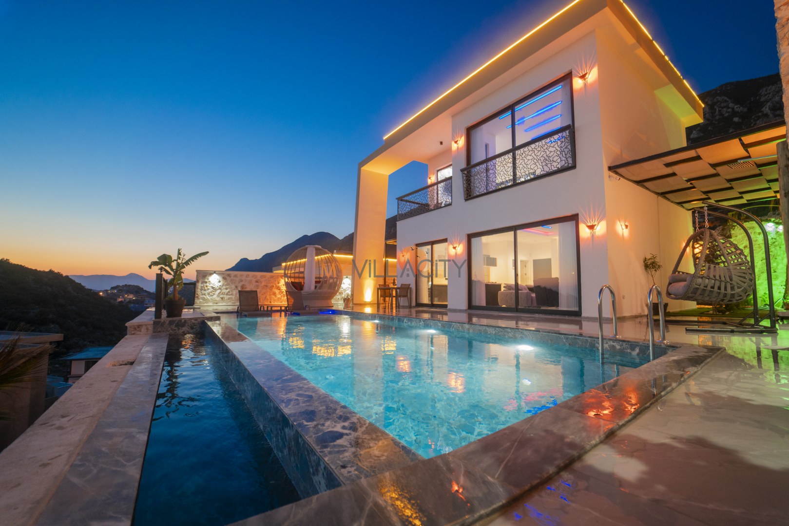 Villa Fiesta 2 - Jakuzili Özel Havuzlu Villa