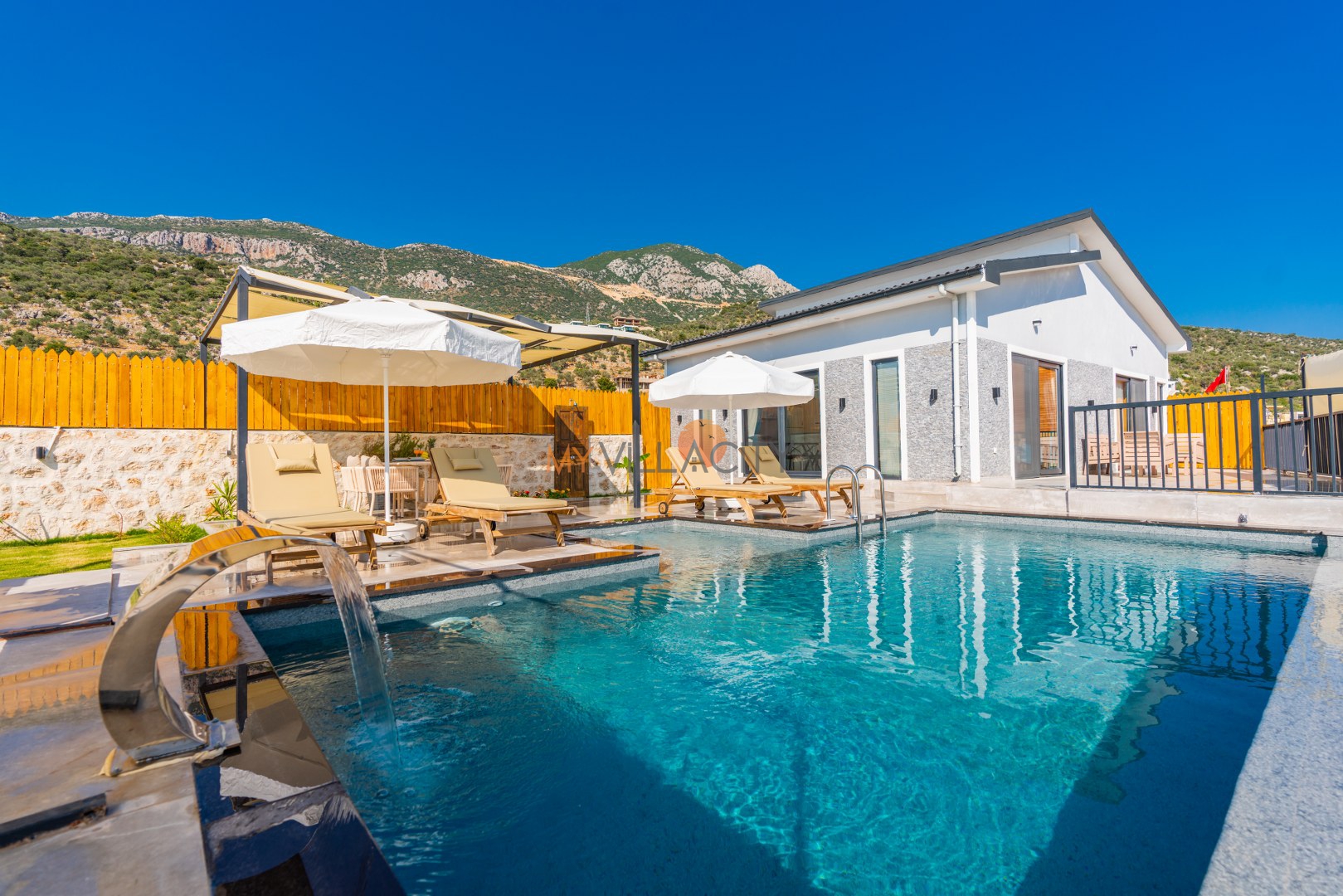 Villa Sarp Kalkan - Özel Havuz ve Jakuzili Lüks Konaklama