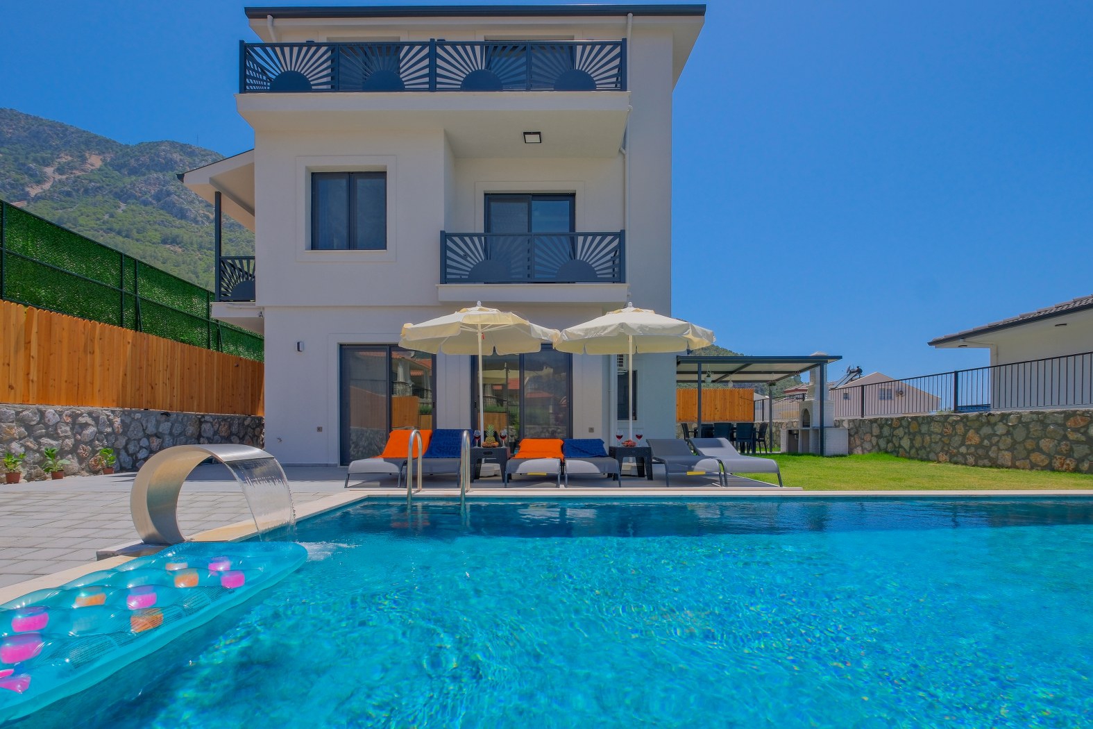 Villa Santorini: Kalkan'da Lüks Tatil Villası