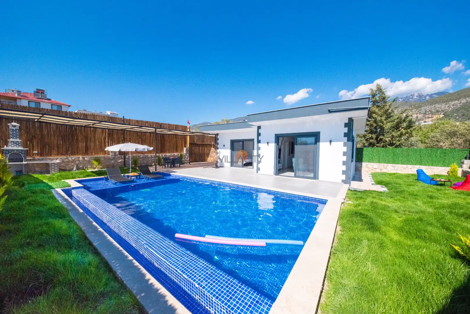 Villa Iron: Kalkan'da Lüks Balayı Tatil Villası