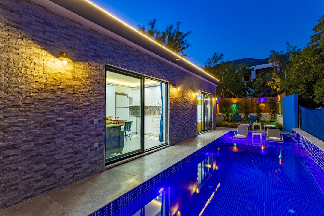 Villa Hena - Korunaklı Havuzlu Muhafazakar Villa