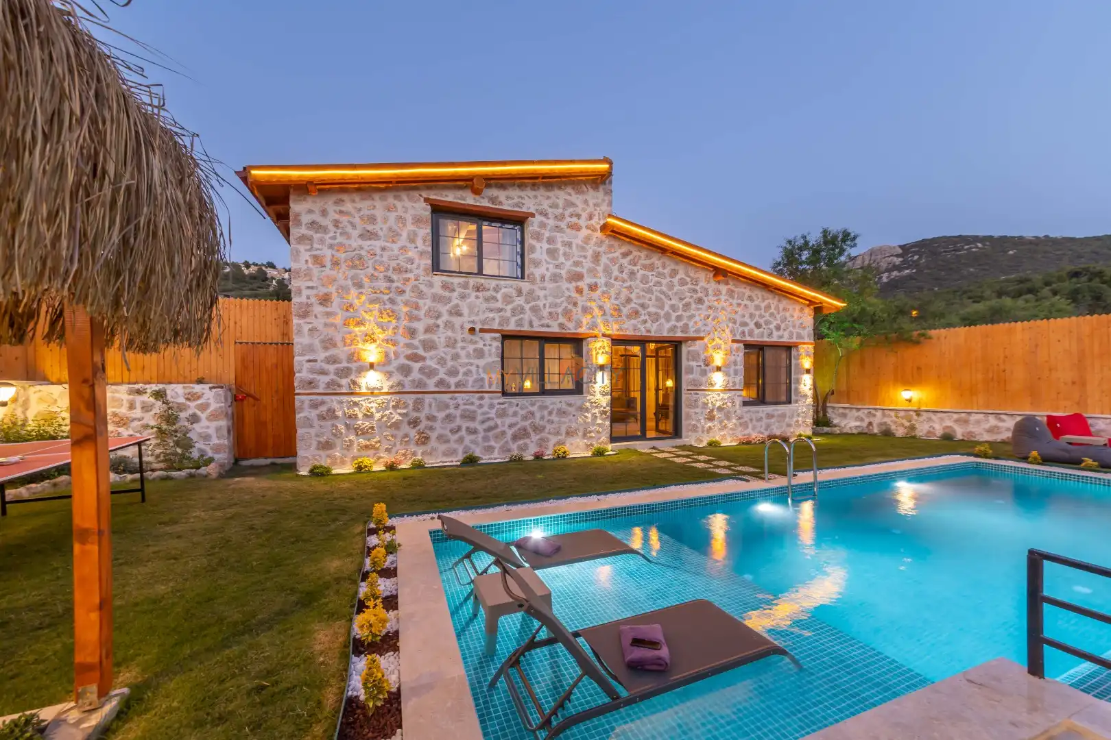 Villa Tiny Stone 1 - Romantik Jakuzili Balayı Villası